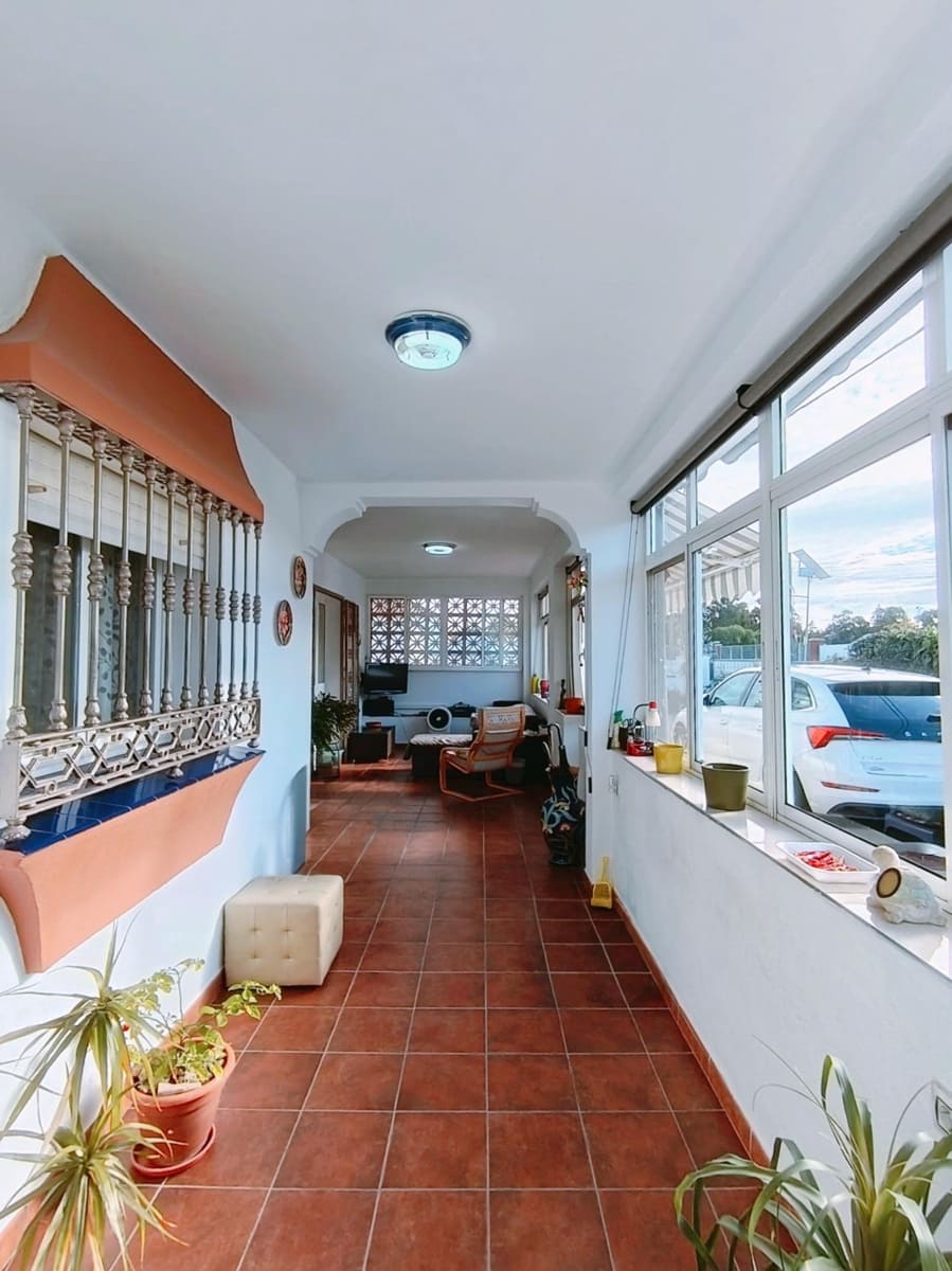 4 bedroom Villa for sale in Chiclana de la Frontera with pool garage - € 295,000 (Ref: 9794828)