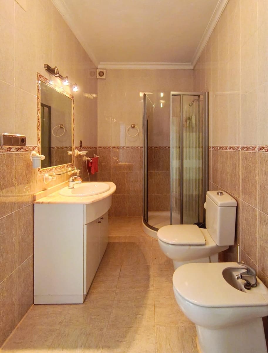 4 bedroom Villa for sale in Chiclana de la Frontera with pool garage - € 295,000 (Ref: 9794828)