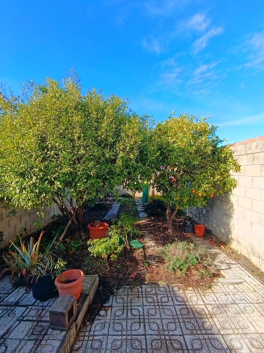 4 bedroom Villa for sale in Chiclana de la Frontera with pool garage - € 295,000 (Ref: 9794828)