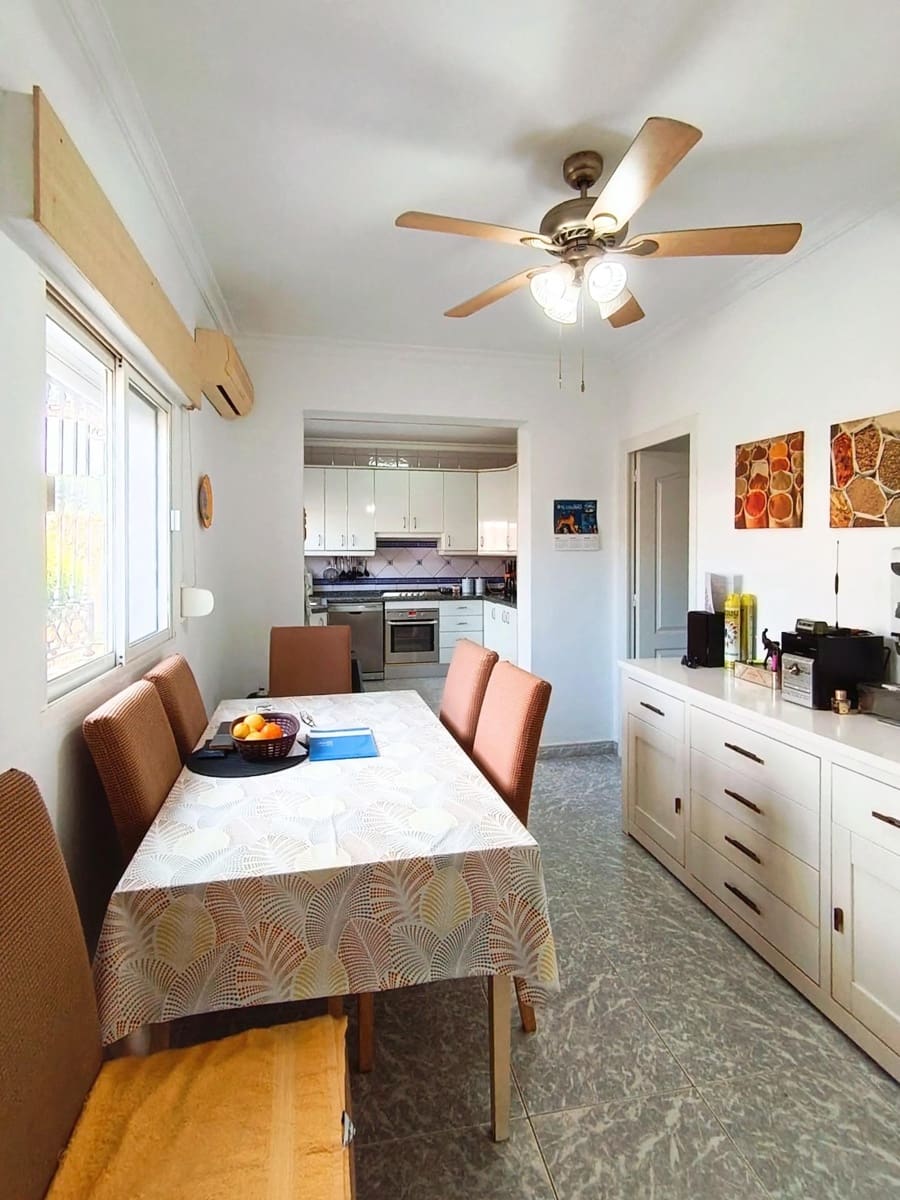 4 bedroom Villa for sale in Chiclana de la Frontera with pool garage - € 295,000 (Ref: 9794828)