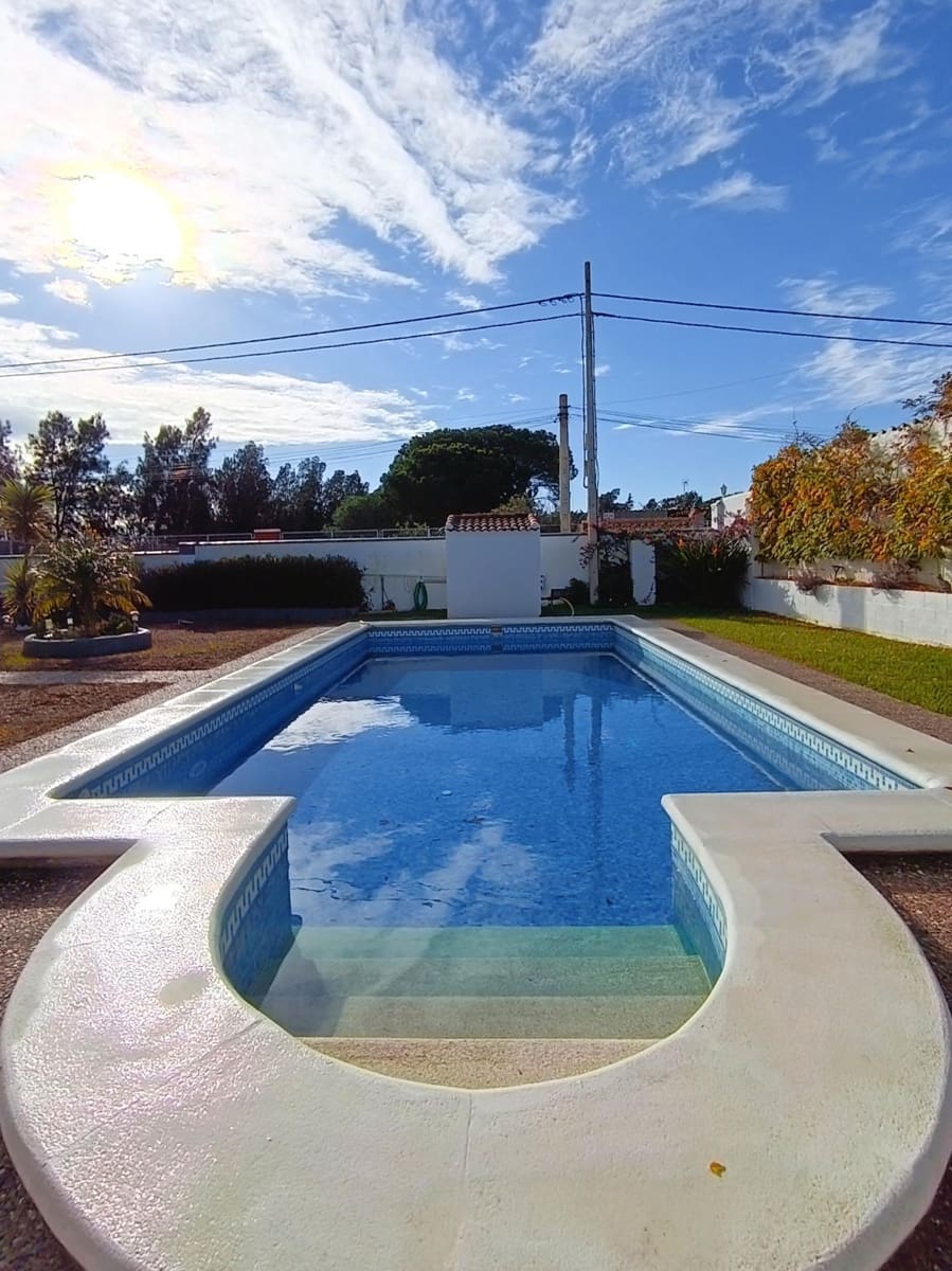 4 bedroom Villa for sale in Chiclana de la Frontera with pool garage - € 295,000 (Ref: 9794828)