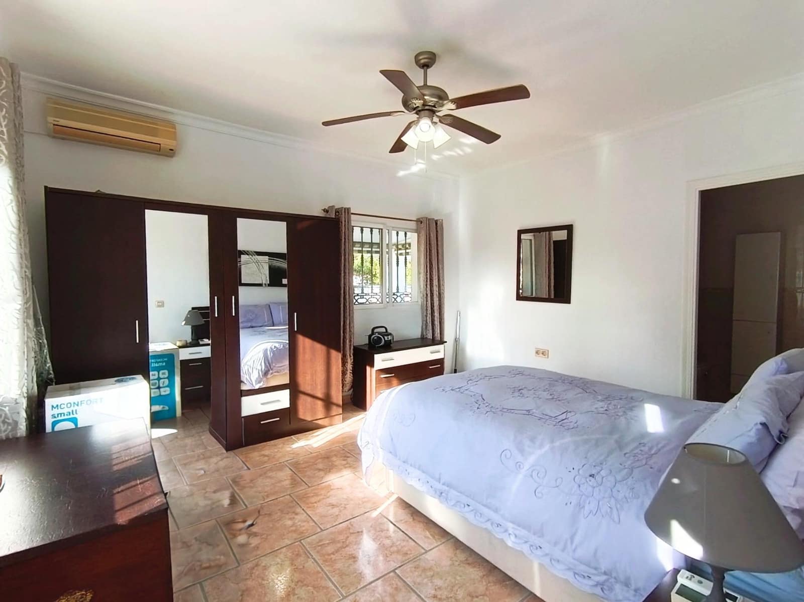 4 bedroom Villa for sale in Chiclana de la Frontera with pool garage - € 295,000 (Ref: 9794828)