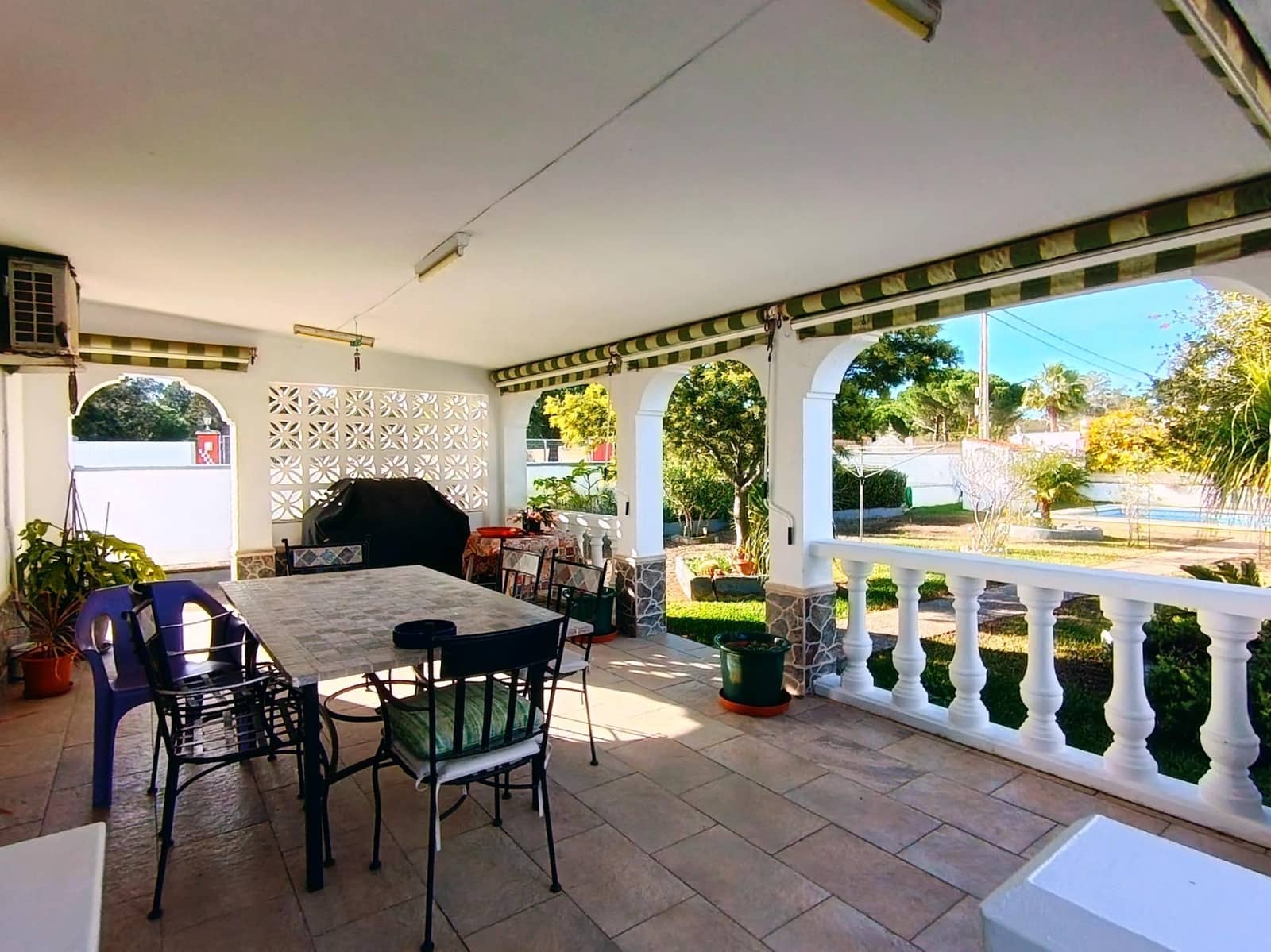 4 bedroom Villa for sale in Chiclana de la Frontera with pool garage - € 295,000 (Ref: 9794828)