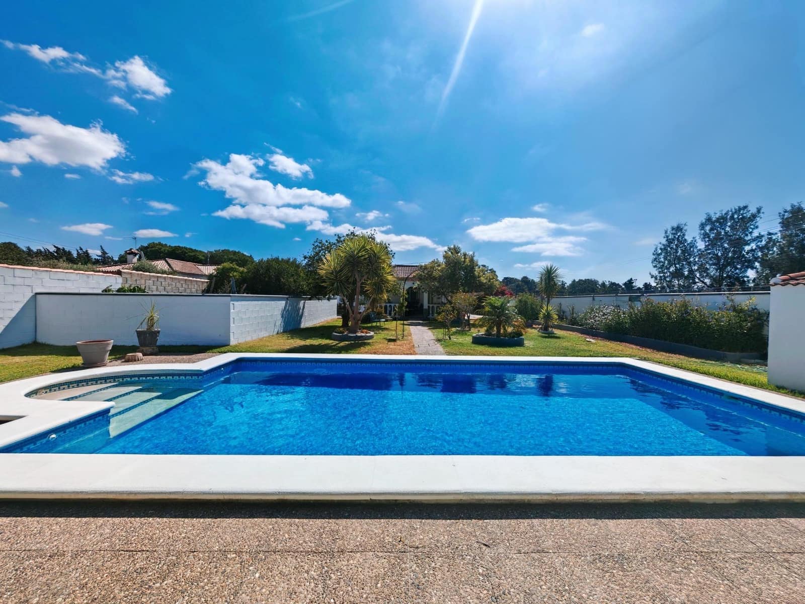 4 bedroom Villa for sale in Chiclana de la Frontera with pool garage - € 295,000 (Ref: 9794828)