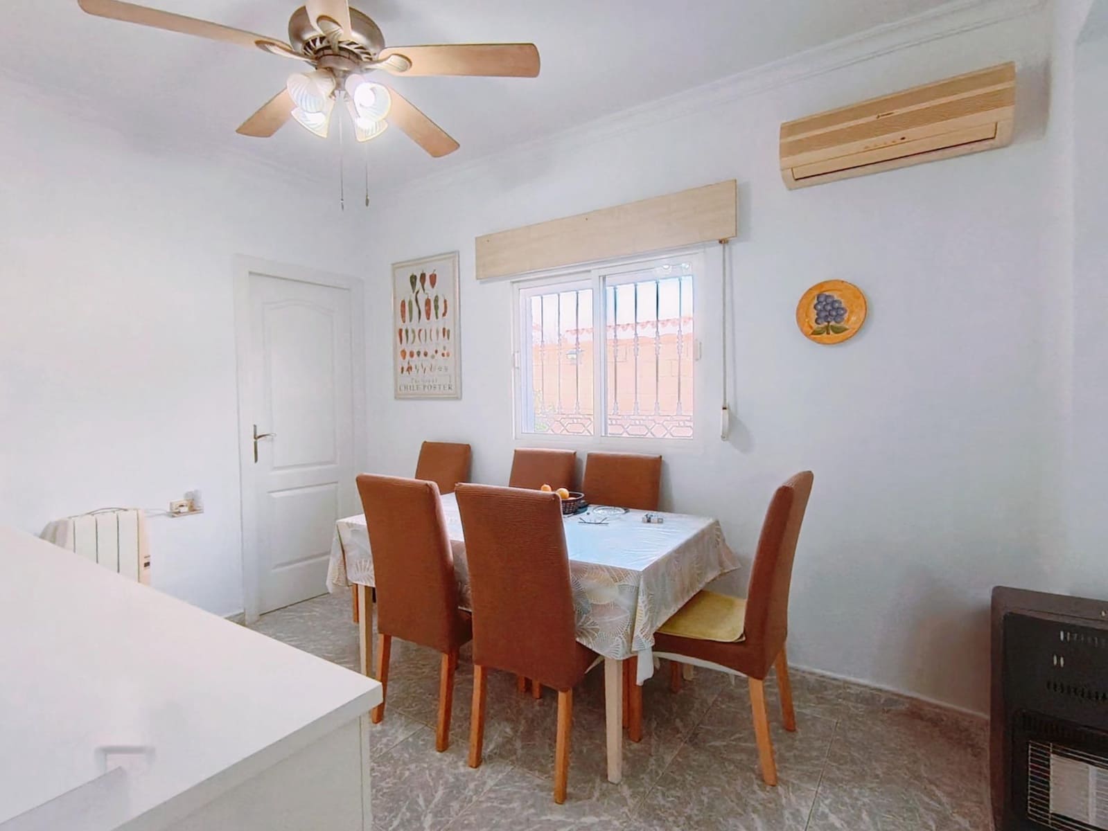 4 bedroom Villa for sale in Chiclana de la Frontera with pool garage - € 295,000 (Ref: 9794828)