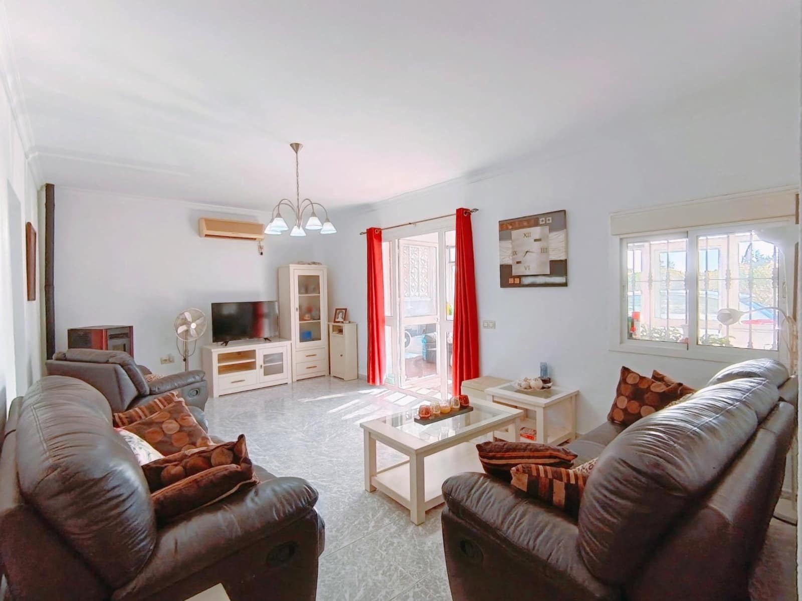 4 bedroom Villa for sale in Chiclana de la Frontera with pool garage - € 295,000 (Ref: 9794828)