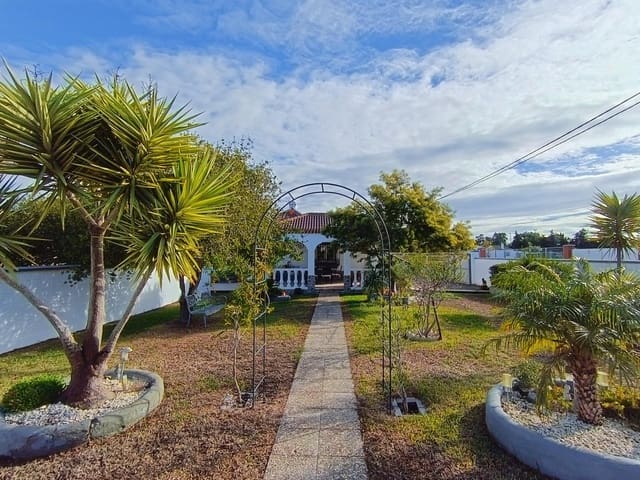 4 bedroom Villa for sale in Chiclana de la Frontera with pool garage - € 295,000 (Ref: 9794828)