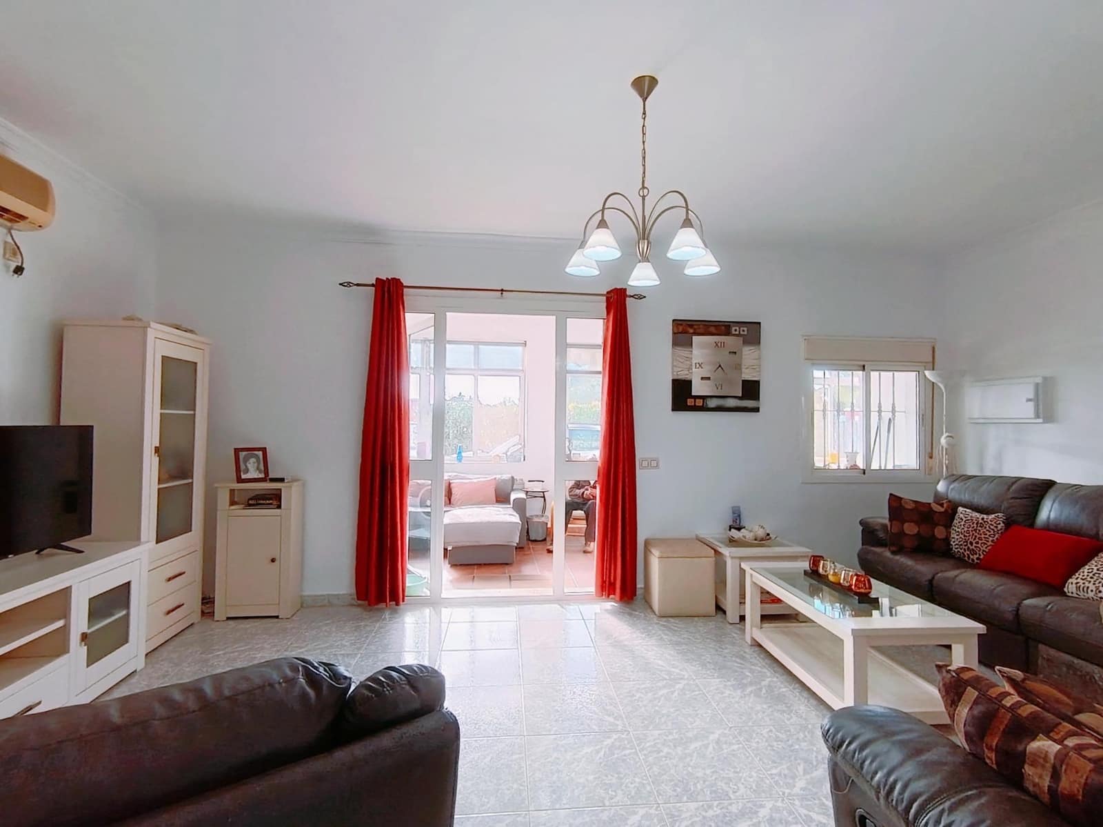 4 bedroom Villa for sale in Chiclana de la Frontera with pool garage - € 295,000 (Ref: 9794828)