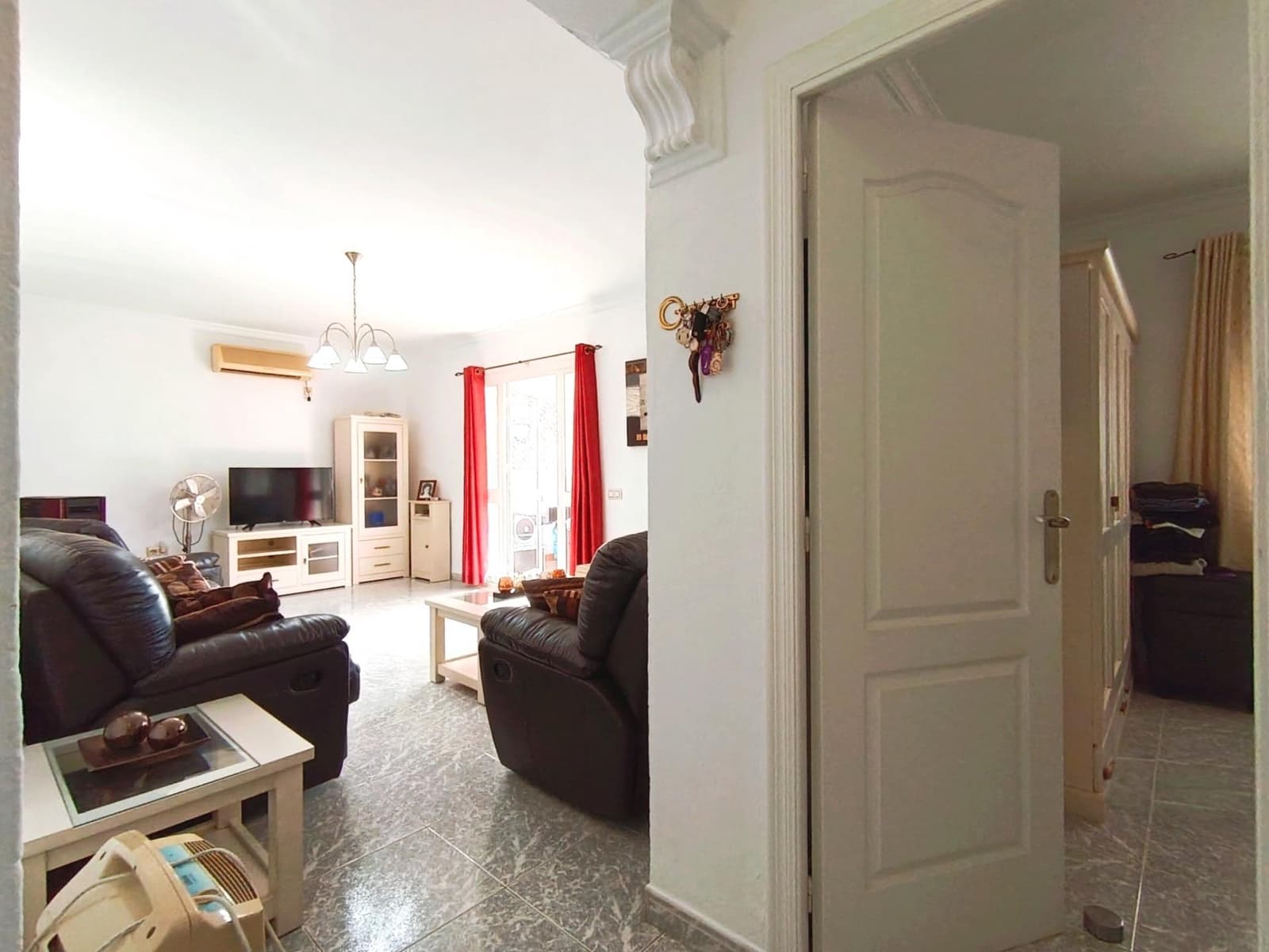 4 bedroom Villa for sale in Chiclana de la Frontera with pool garage - € 295,000 (Ref: 9794828)