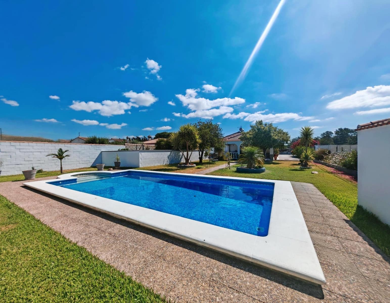 4 bedroom Villa for sale in Chiclana de la Frontera with pool garage - € 295,000 (Ref: 9794828)