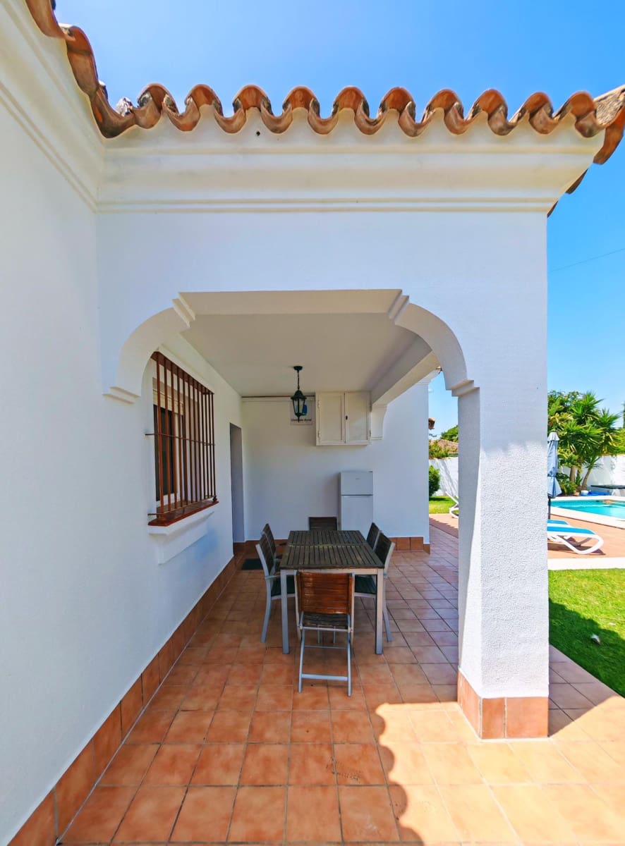 4 soveværelse Villa til salg i Chiclana de la Frontera med swimmingpool garage - € 362.000 (Ref: 9797250)