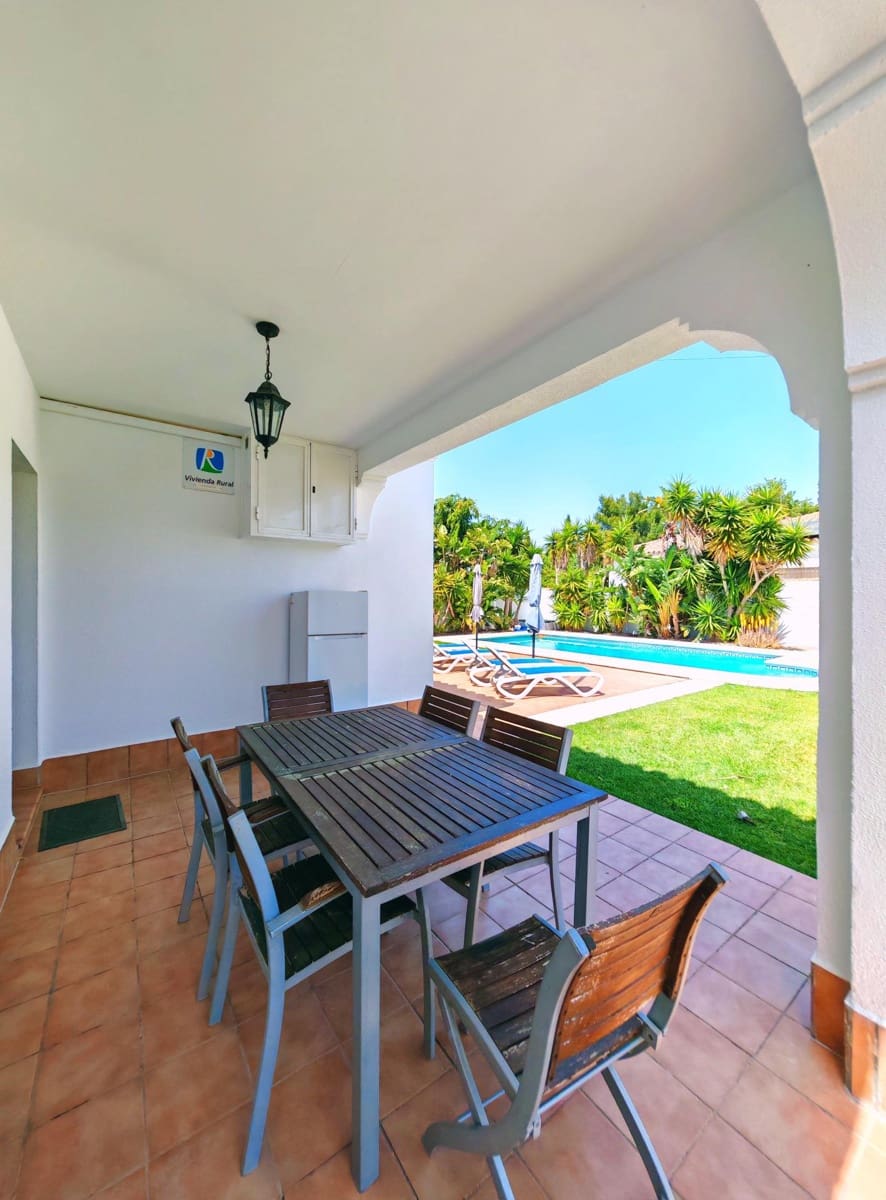 4 soveværelse Villa til salg i Chiclana de la Frontera med swimmingpool garage - € 362.000 (Ref: 9797250)
