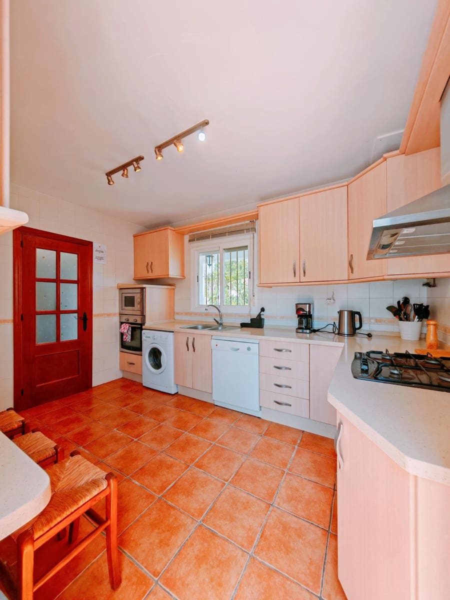 4 soveværelse Villa til salg i Chiclana de la Frontera med swimmingpool garage - € 362.000 (Ref: 9797250)