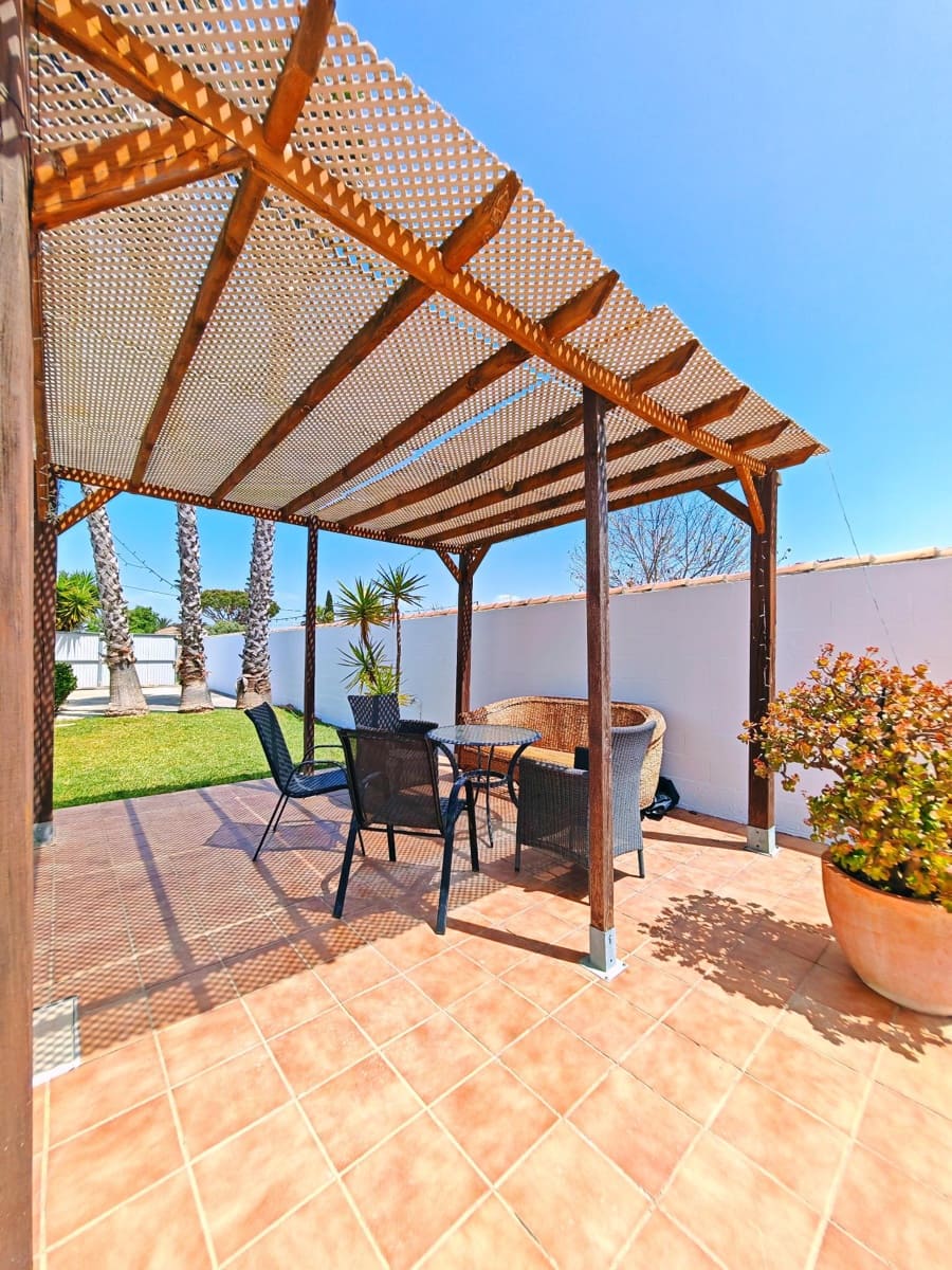 4 soveværelse Villa til salg i Chiclana de la Frontera med swimmingpool garage - € 362.000 (Ref: 9797250)