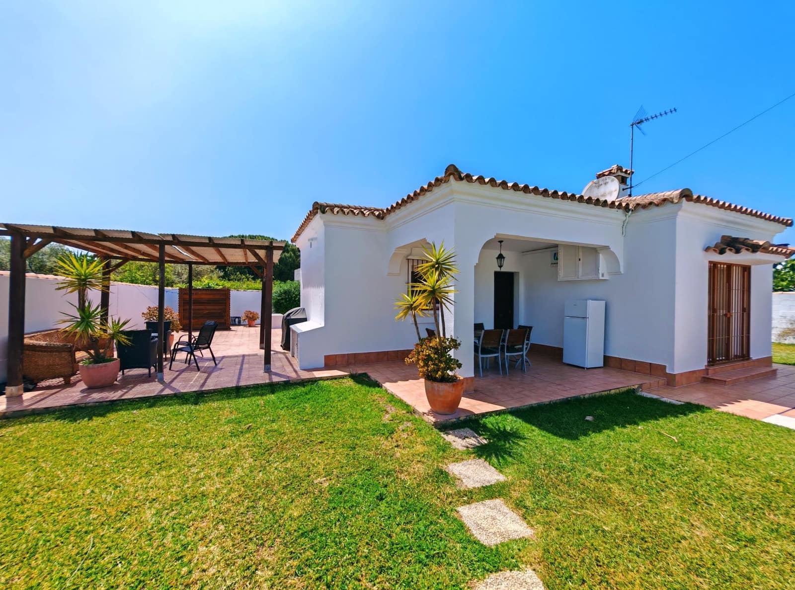 4 soveværelse Villa til salg i Chiclana de la Frontera med swimmingpool garage - € 362.000 (Ref: 9797250)