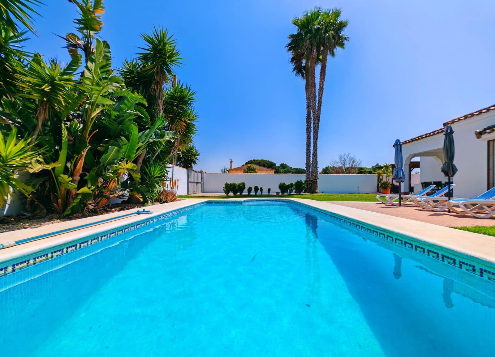 4 soveværelse Villa til salg i Chiclana de la Frontera med swimmingpool garage - € 362.000 (Ref: 9797250)