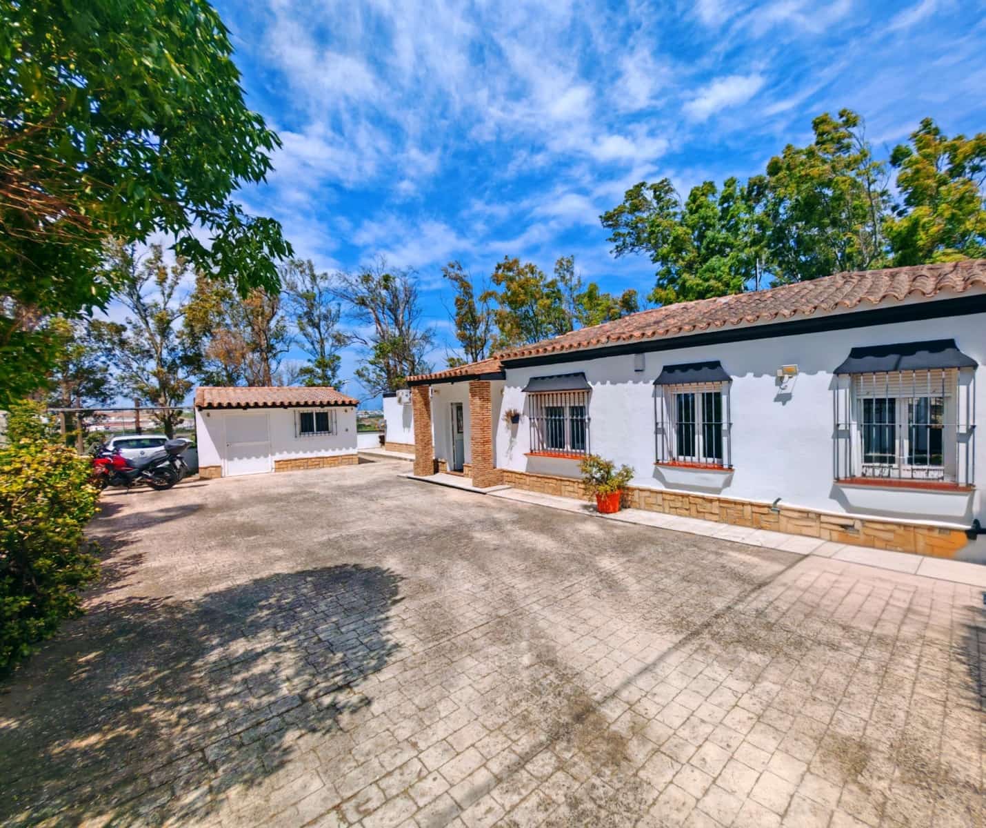 3 bedroom Villa for sale in Pago del Humo with pool - € 320,000 (Ref: 9839463)
