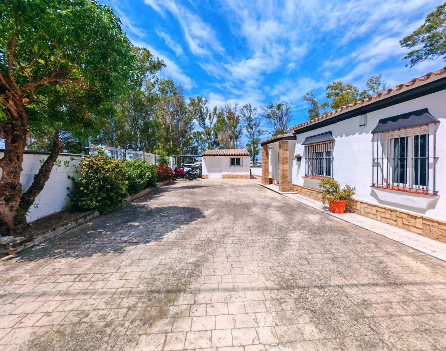3 bedroom Villa for sale in Pago del Humo with pool - € 320,000 (Ref: 9839463)