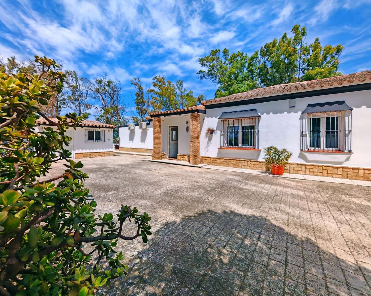 3 bedroom Villa for sale in Pago del Humo with pool - € 320,000 (Ref: 9839463)