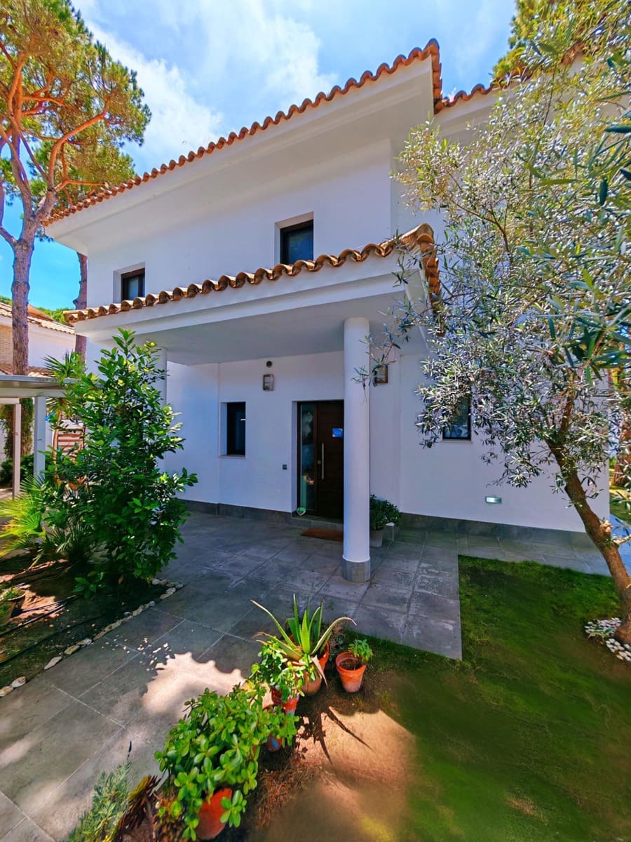 4 bedroom Villa for sale in Chiclana de la Frontera with pool garage - € 599,000 (Ref: 9855618)
