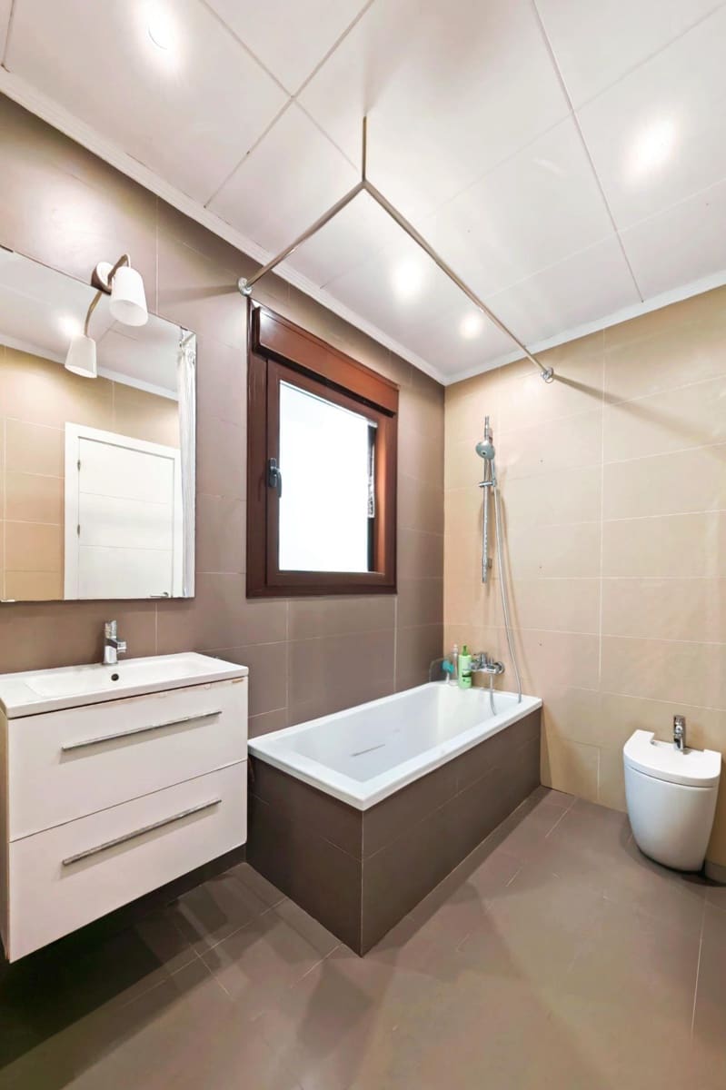4 bedroom Villa for sale in Chiclana de la Frontera with pool garage - € 599,000 (Ref: 9855618)