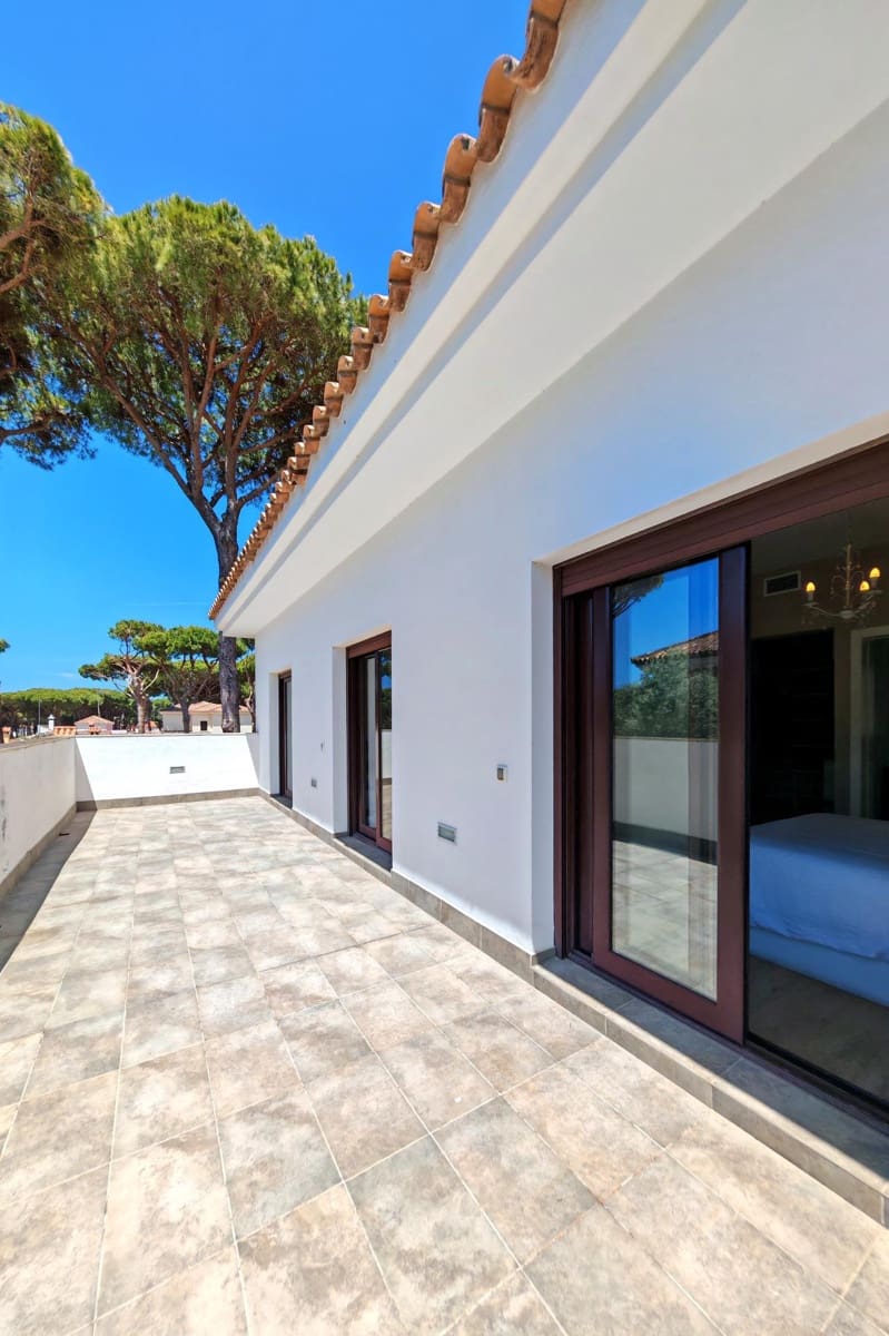 4 bedroom Villa for sale in Chiclana de la Frontera with pool garage - € 599,000 (Ref: 9855618)