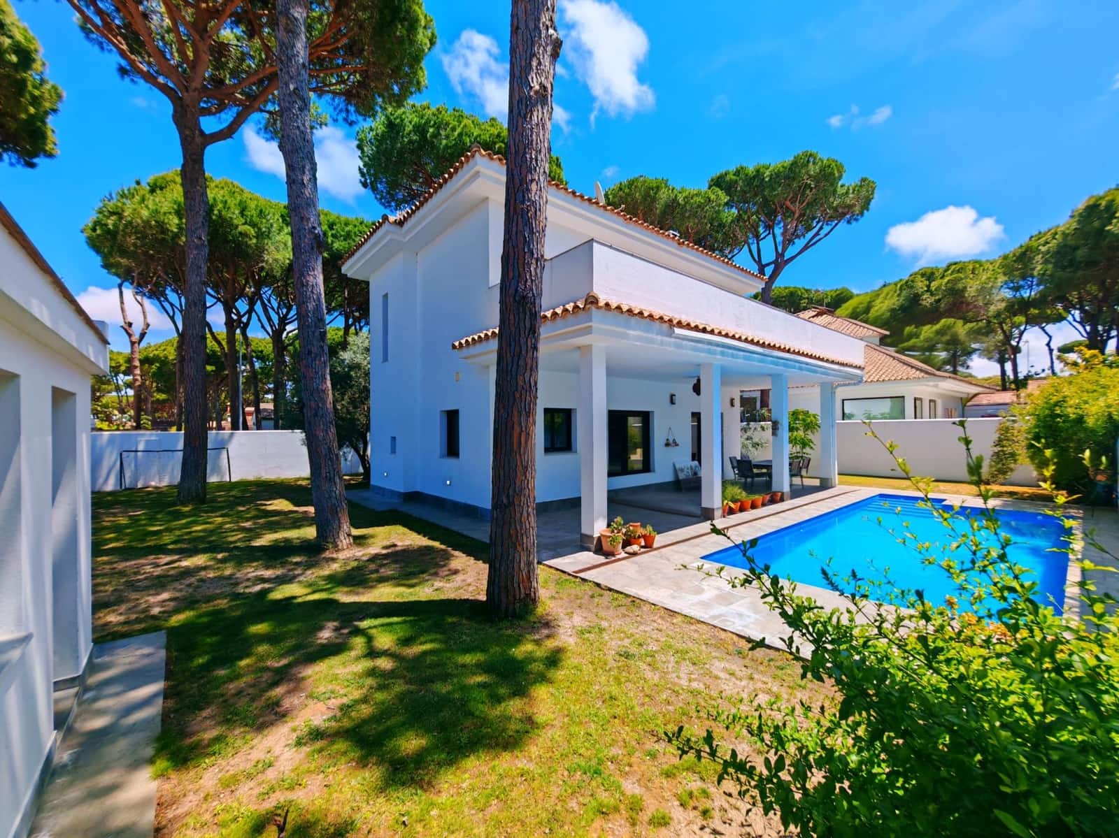 4 bedroom Villa for sale in Chiclana de la Frontera with pool garage - € 599,000 (Ref: 9855618)