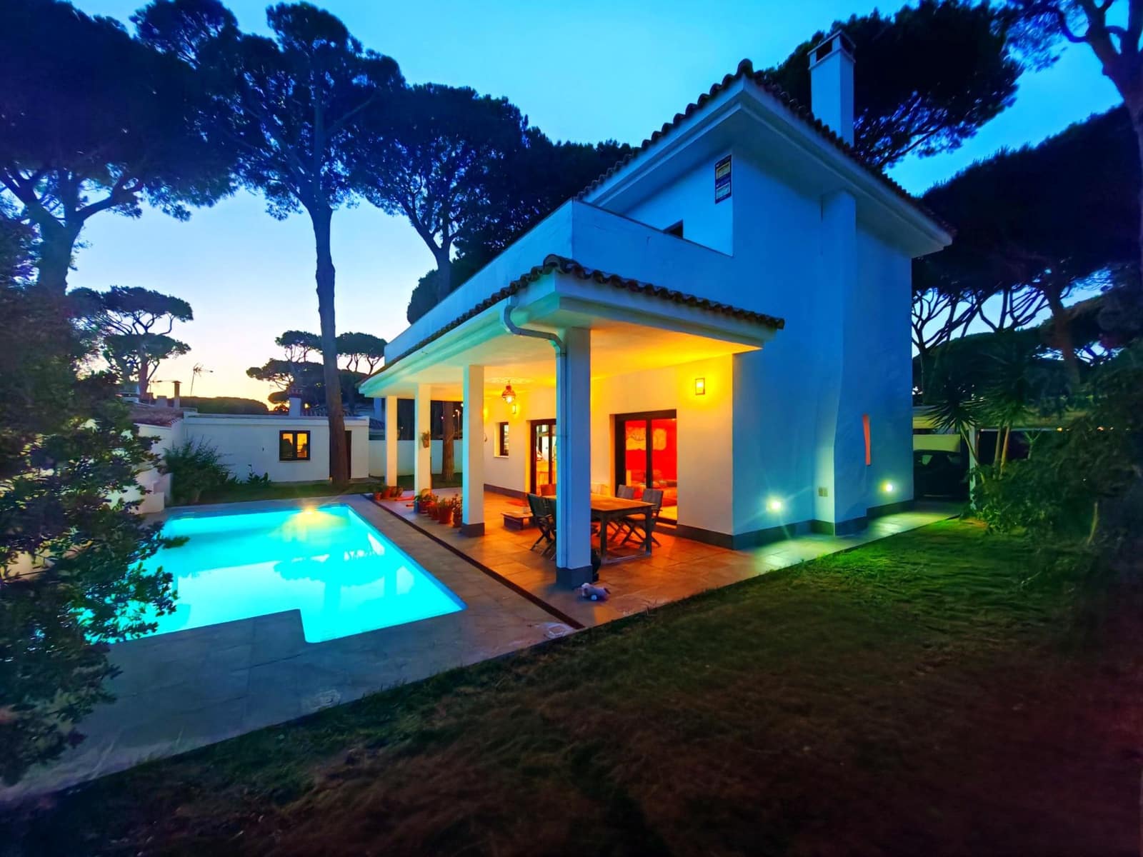 4 bedroom Villa for sale in Chiclana de la Frontera with pool garage - € 599,000 (Ref: 9855618)