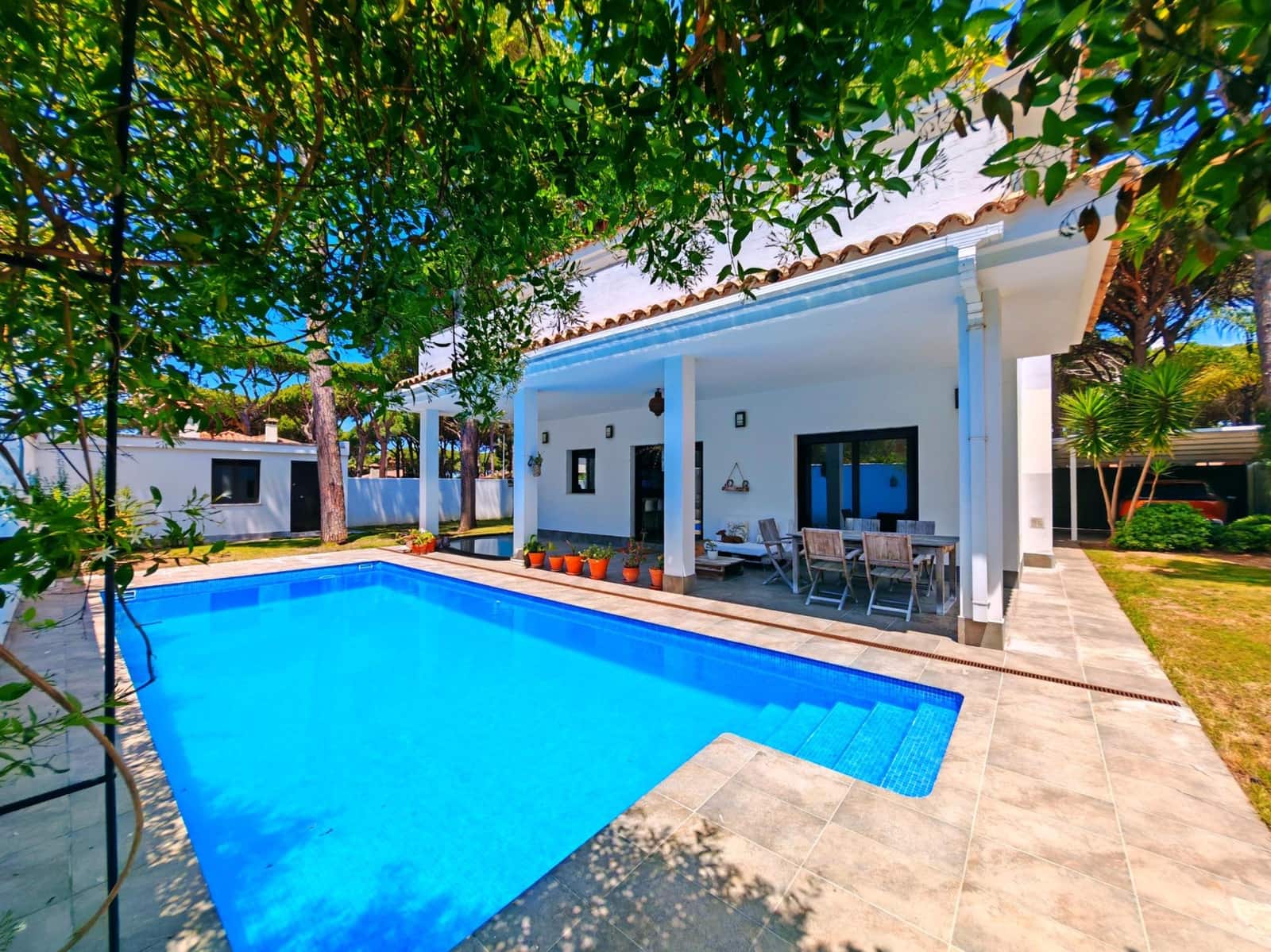 4 bedroom Villa for sale in Chiclana de la Frontera with pool garage - € 599,000 (Ref: 9855618)