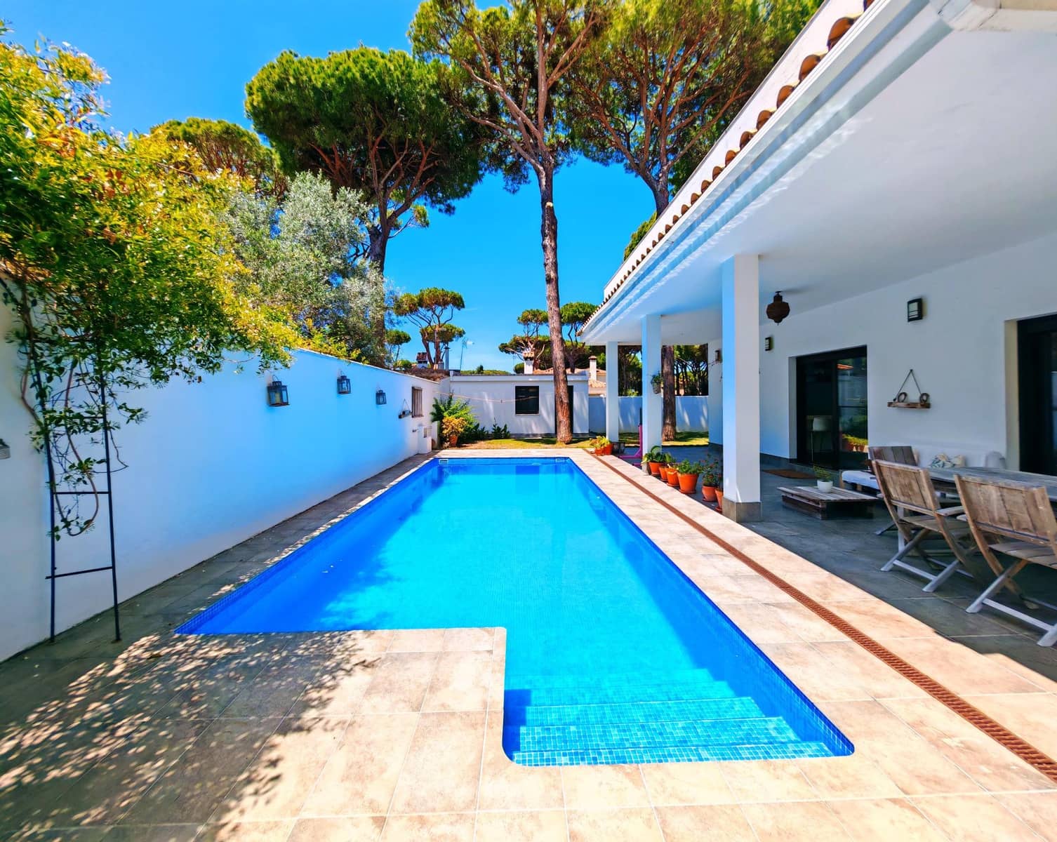 4 bedroom Villa for sale in Chiclana de la Frontera with pool garage - € 599,000 (Ref: 9855618)