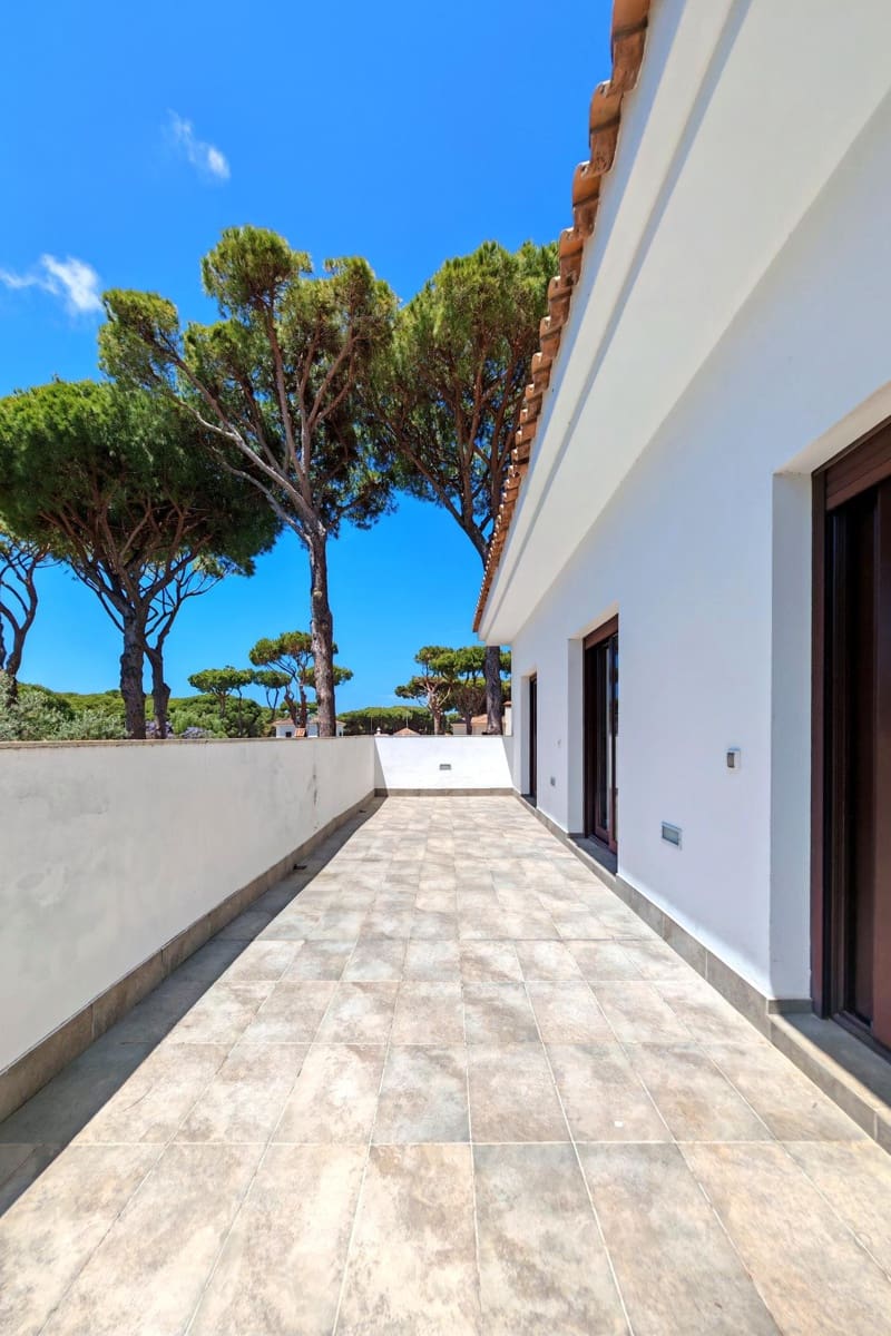 4 bedroom Villa for sale in Chiclana de la Frontera with pool garage - € 599,000 (Ref: 9855618)
