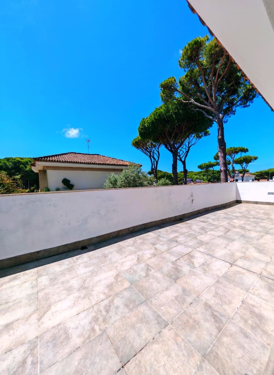 4 bedroom Villa for sale in Chiclana de la Frontera with pool garage - € 599,000 (Ref: 9855618)