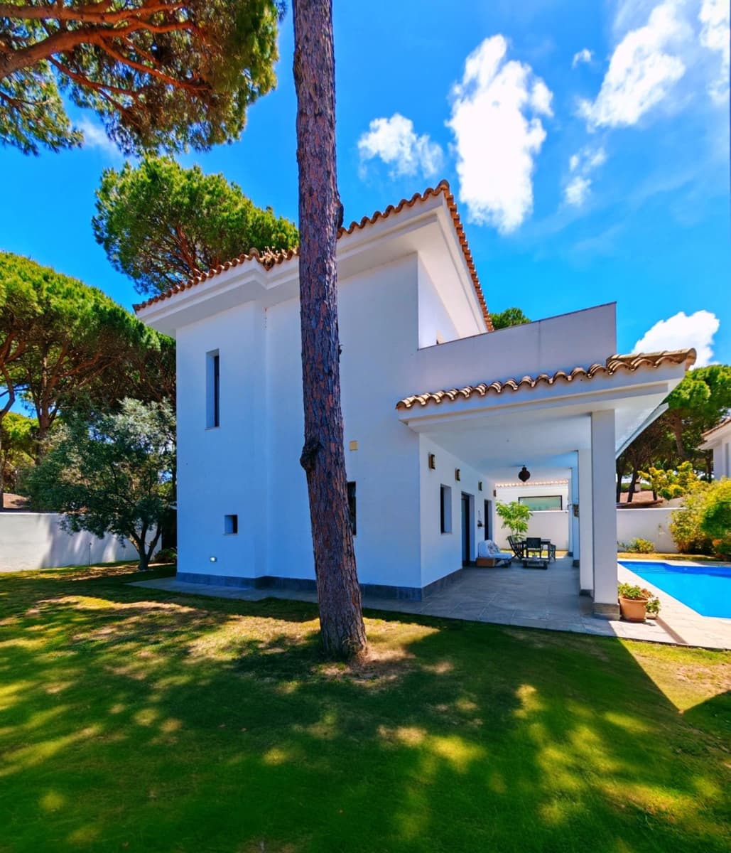4 bedroom Villa for sale in Chiclana de la Frontera with pool garage - € 599,000 (Ref: 9855618)