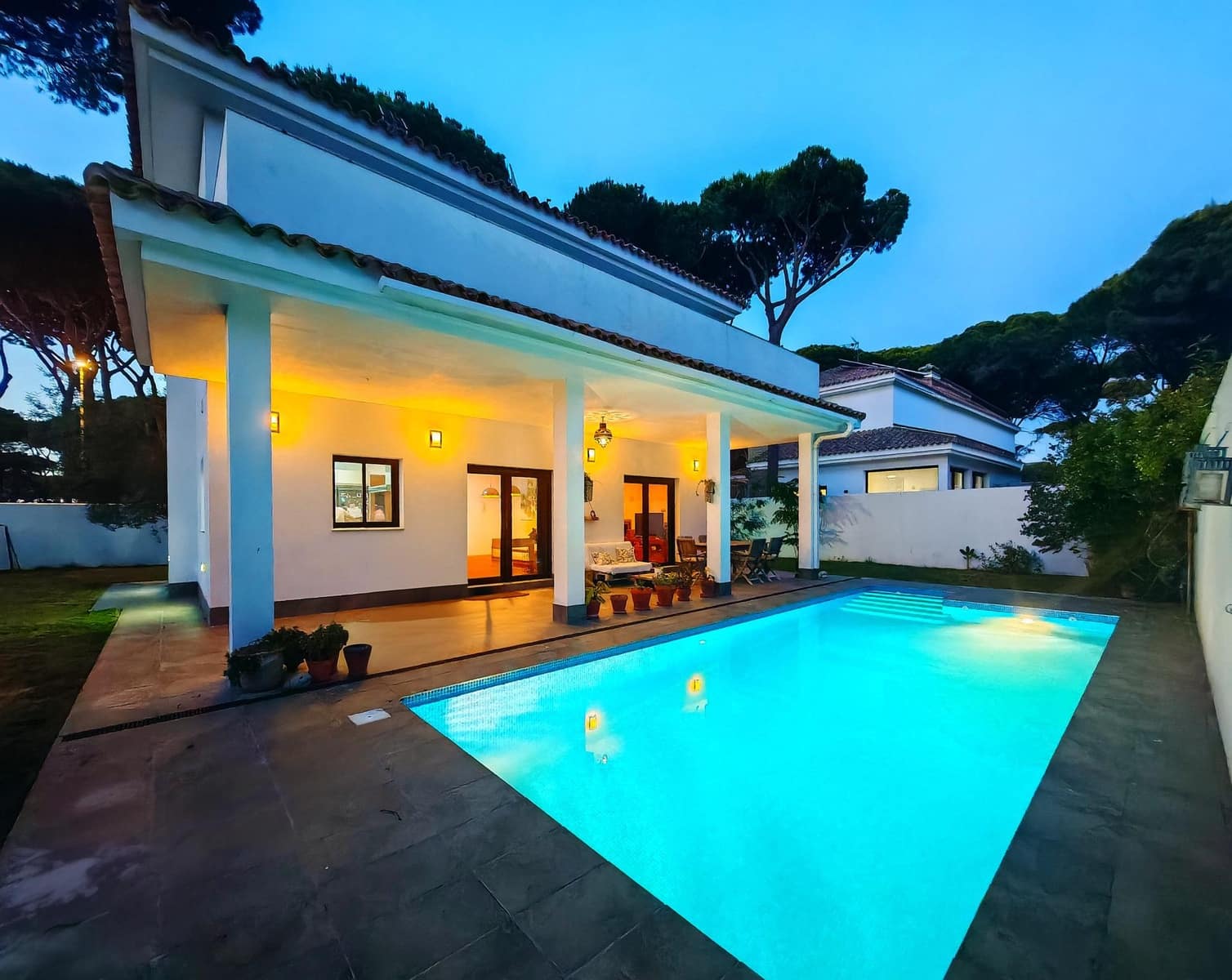 4 bedroom Villa for sale in Chiclana de la Frontera with pool garage - € 599,000 (Ref: 9855618)