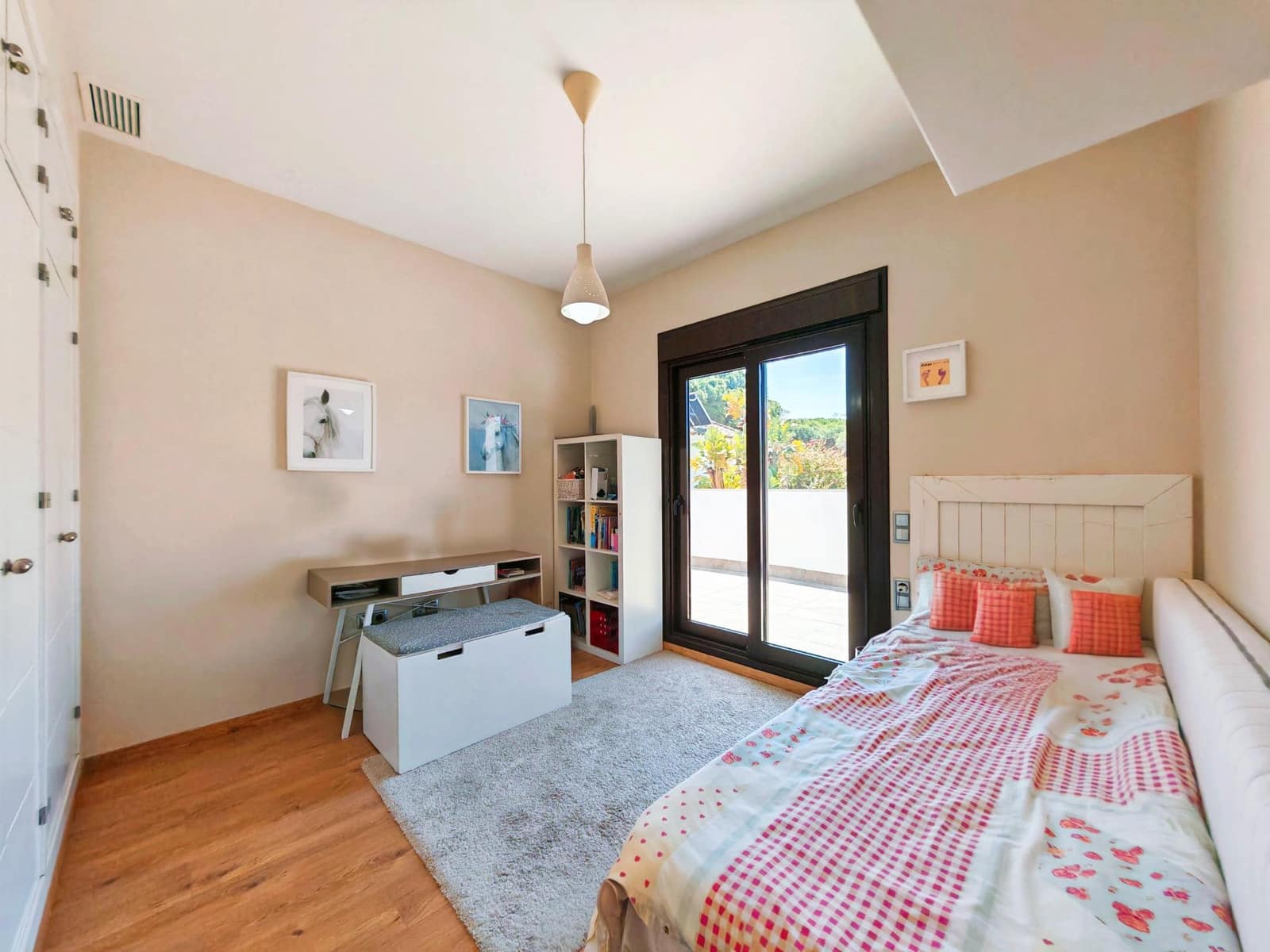 4 bedroom Villa for sale in Chiclana de la Frontera with pool garage - € 599,000 (Ref: 9855618)