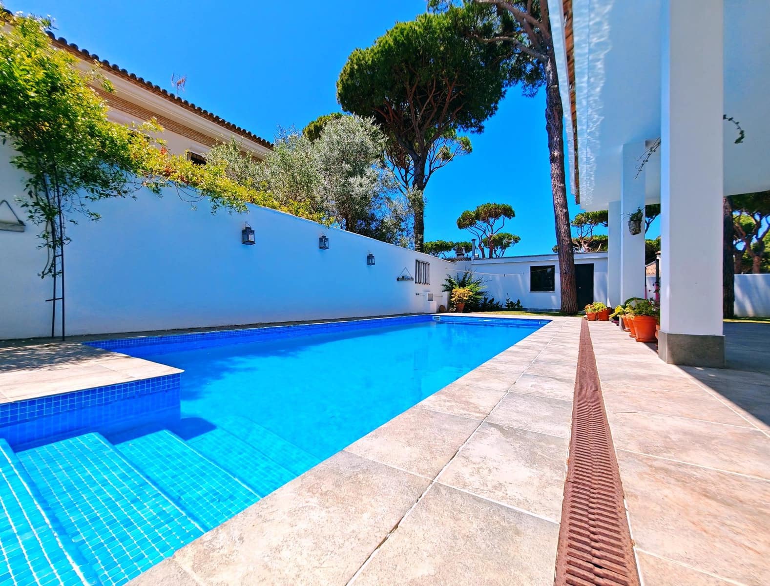 4 bedroom Villa for sale in Chiclana de la Frontera with pool garage - € 599,000 (Ref: 9855618)