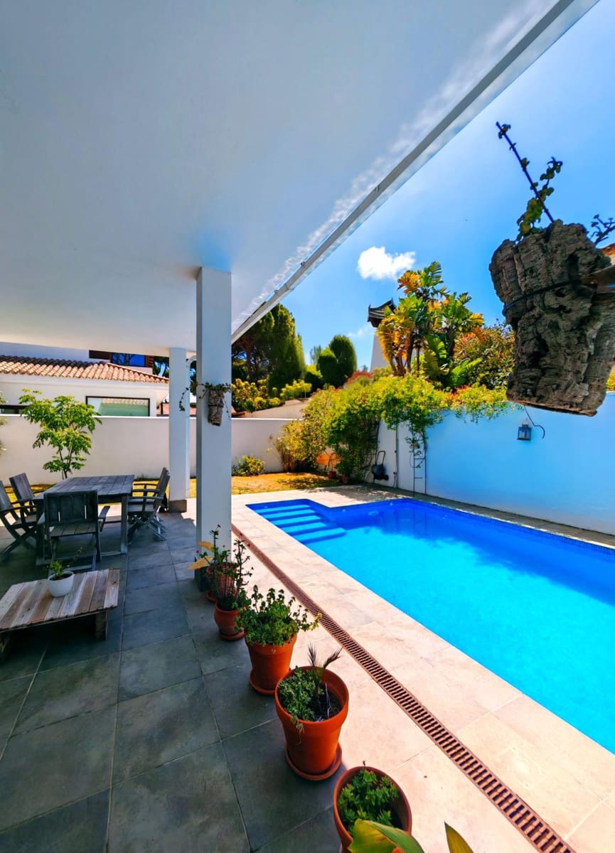 4 bedroom Villa for sale in Chiclana de la Frontera with pool garage - € 599,000 (Ref: 9855618)