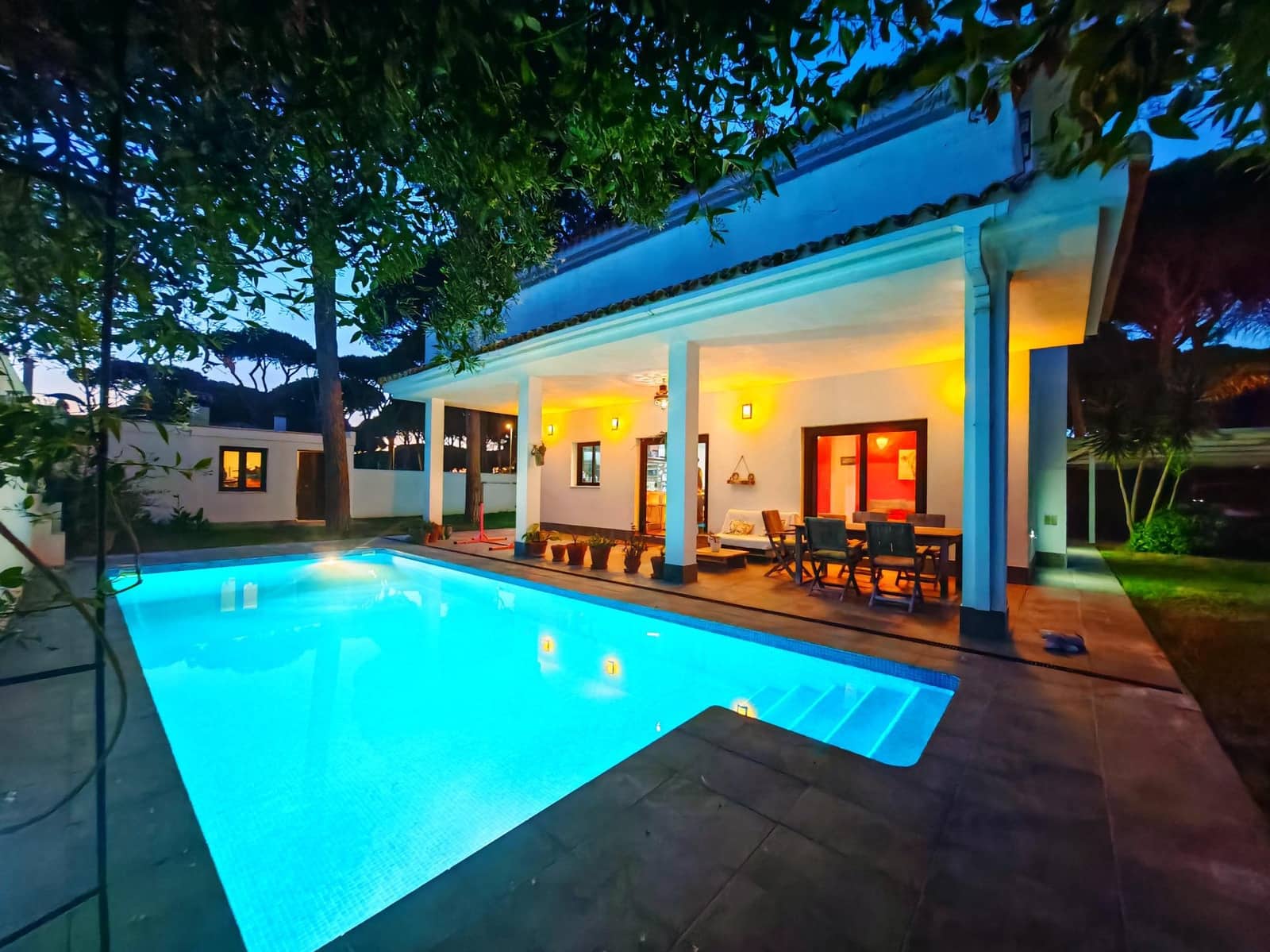 4 bedroom Villa for sale in Chiclana de la Frontera with pool garage - € 599,000 (Ref: 9855618)