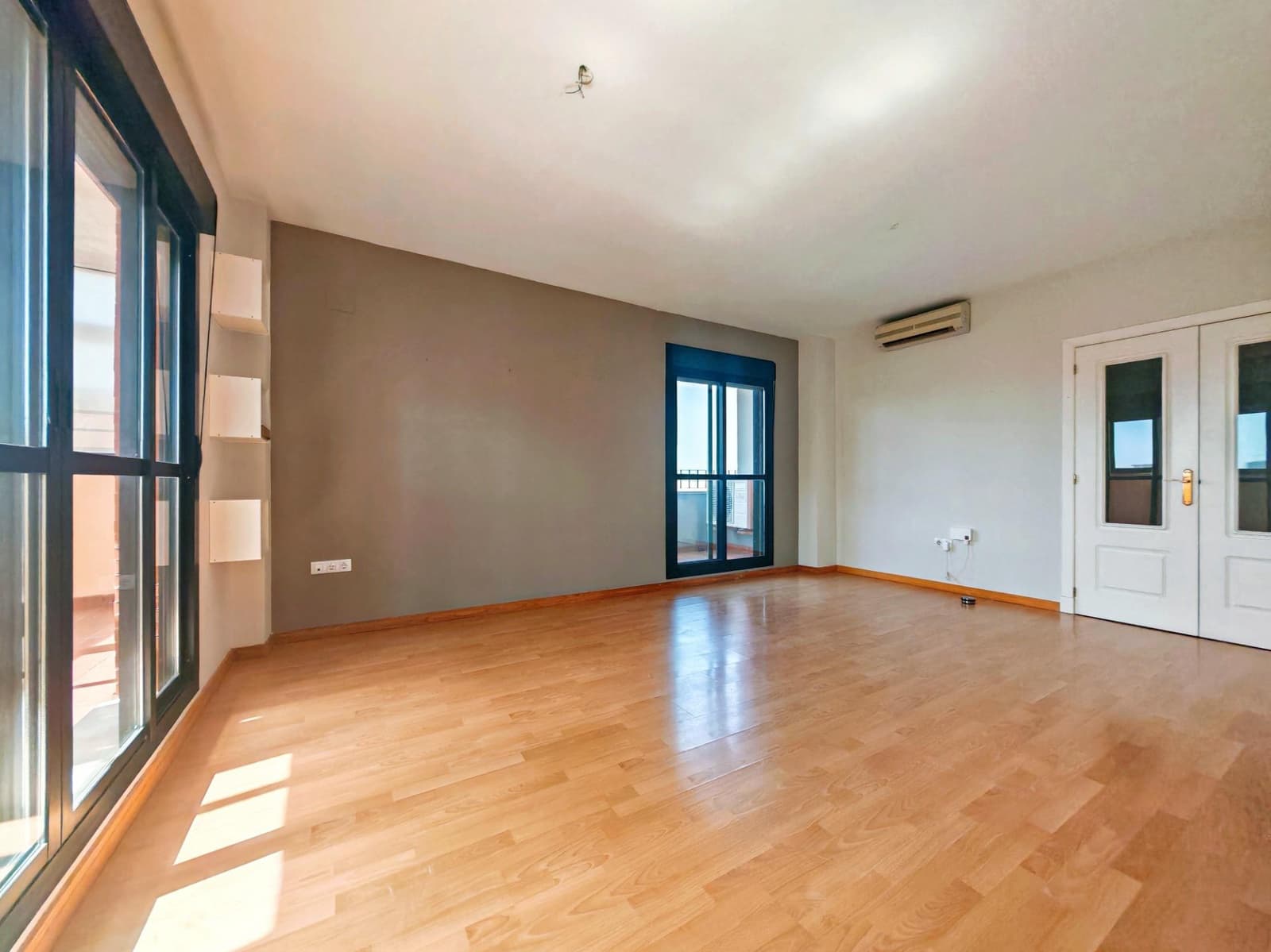 3 bedroom Penthouse for sale in Puerto Real with pool garage - € 345,000 (Ref: 9865361)