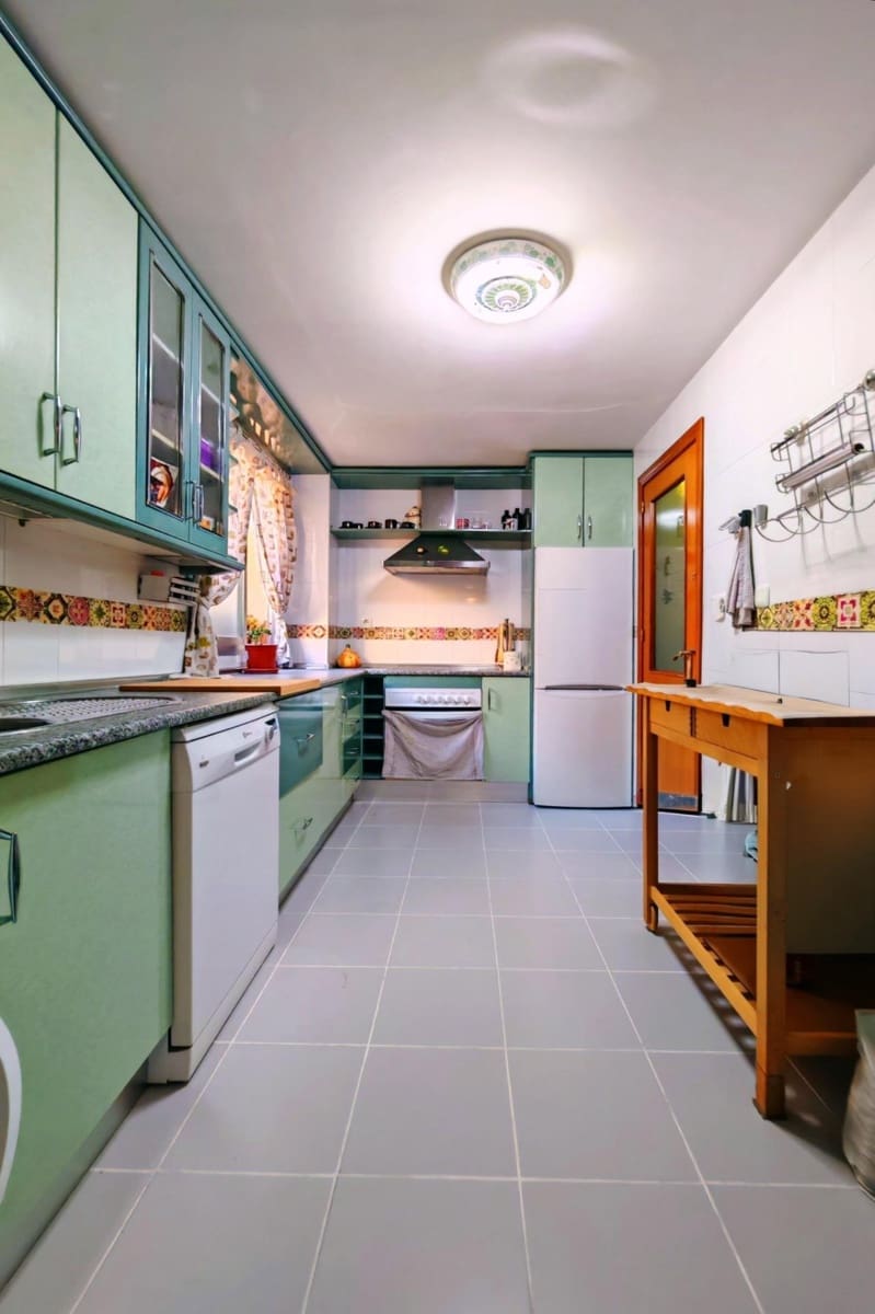 4 bedroom Flat for sale in Jerez de la Frontera with pool garage - € 182,000 (Ref: 9884952)
