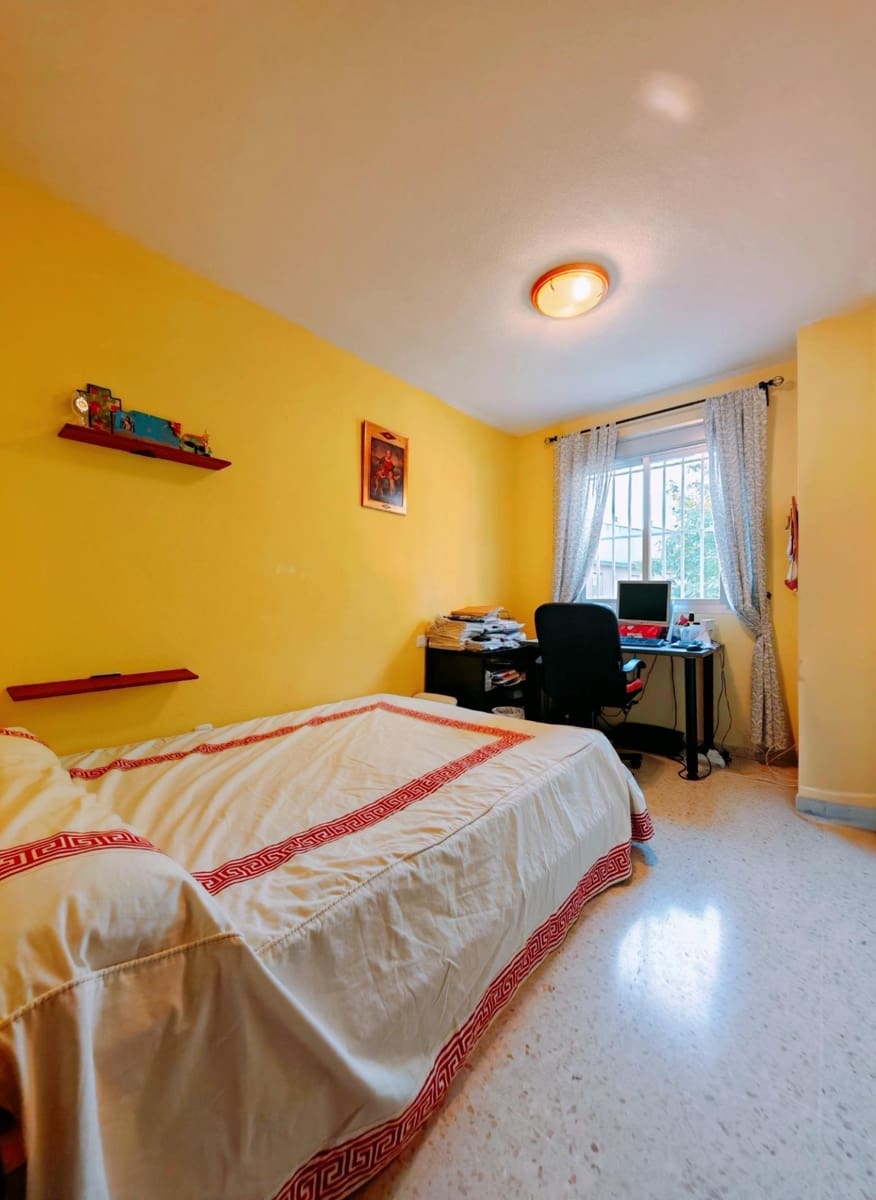 4 bedroom Flat for sale in Jerez de la Frontera with pool garage - € 182,000 (Ref: 9884952)