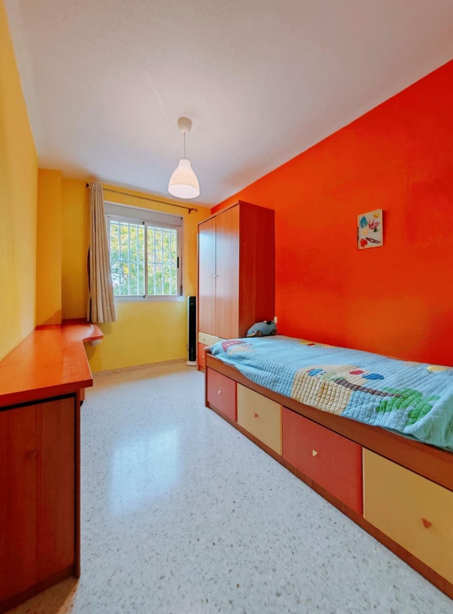 4 bedroom Flat for sale in Jerez de la Frontera with pool garage - € 182,000 (Ref: 9884952)