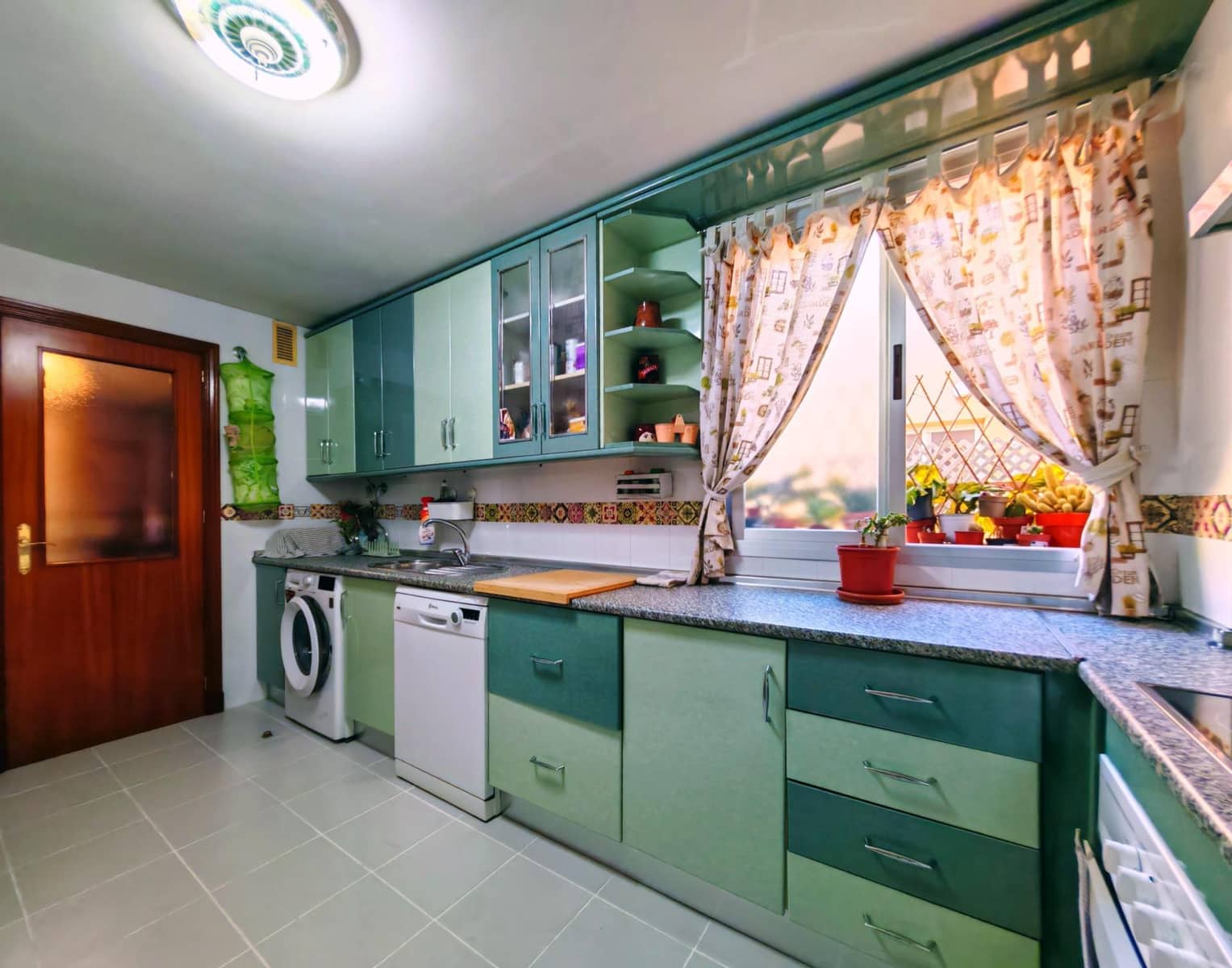 4 bedroom Flat for sale in Jerez de la Frontera with pool garage - € 182,000 (Ref: 9884952)