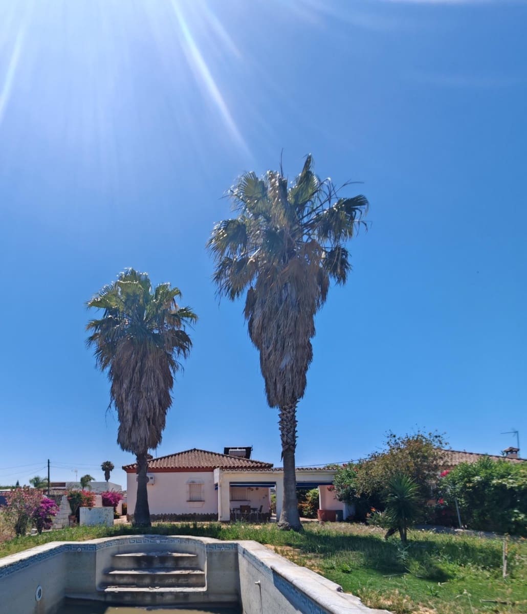 3 bedroom Villa for sale in El Puerto de Santa Maria with pool - € 235,000 (Ref: 9929516)