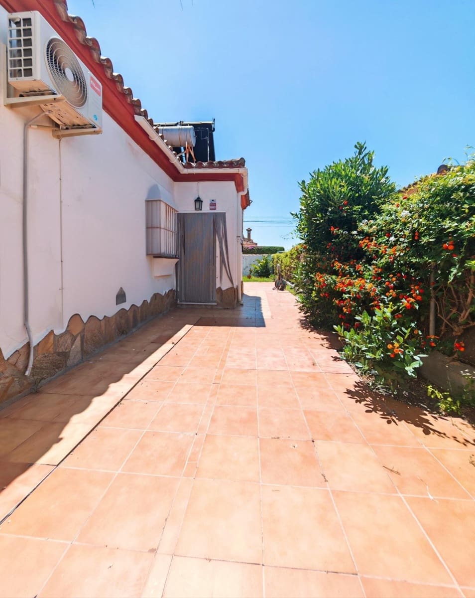 3 bedroom Villa for sale in El Puerto de Santa Maria with pool - € 235,000 (Ref: 9929516)