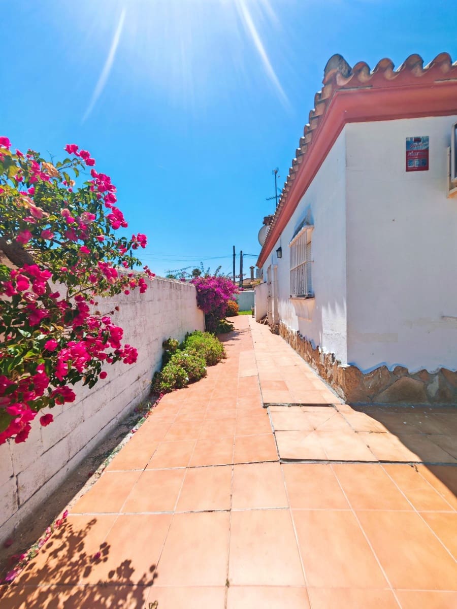 3 bedroom Villa for sale in El Puerto de Santa Maria with pool - € 235,000 (Ref: 9929516)