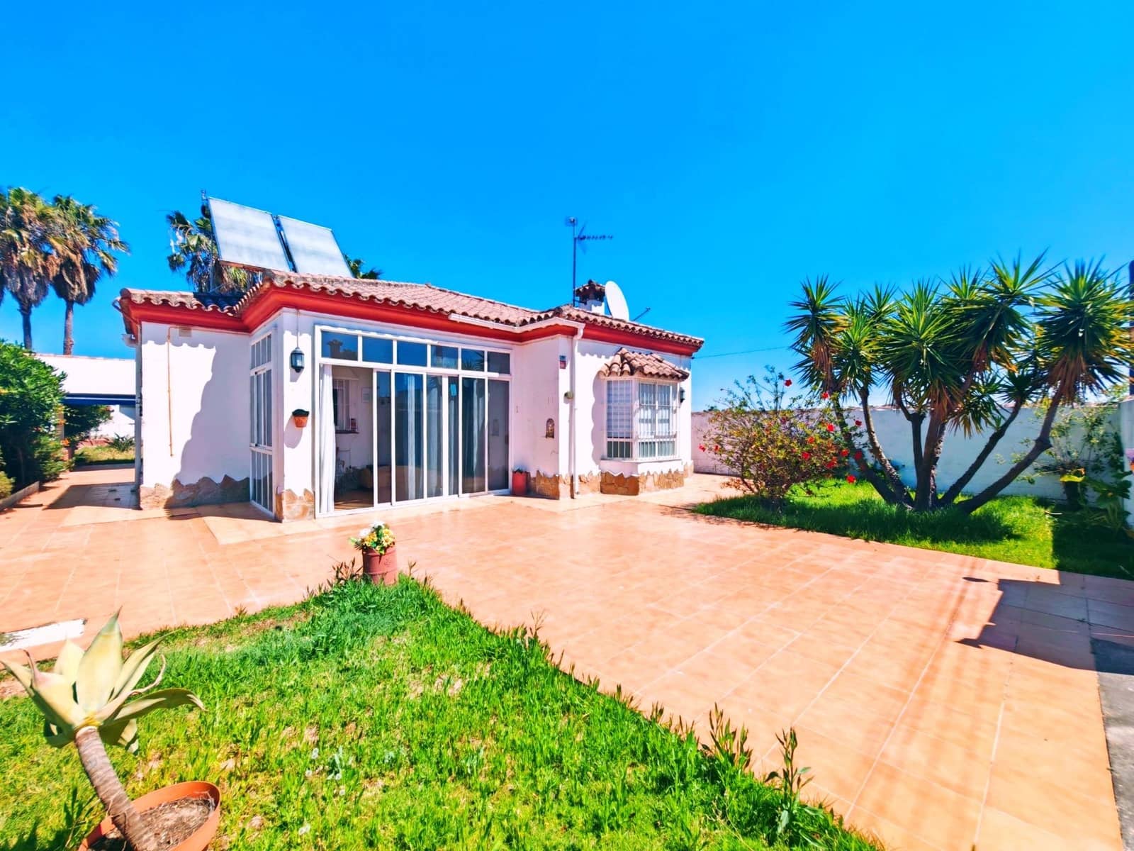 3 bedroom Villa for sale in El Puerto de Santa Maria with pool - € 235,000 (Ref: 9929516)