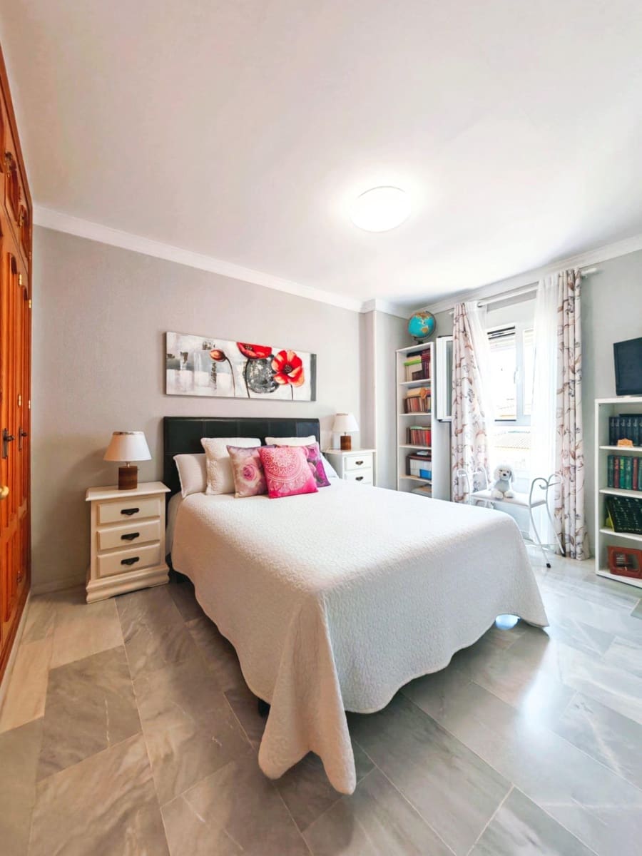 4 soverom Rekkehus til salgs i San Fernando med garasje - € 349 000 (Ref: 9940108)