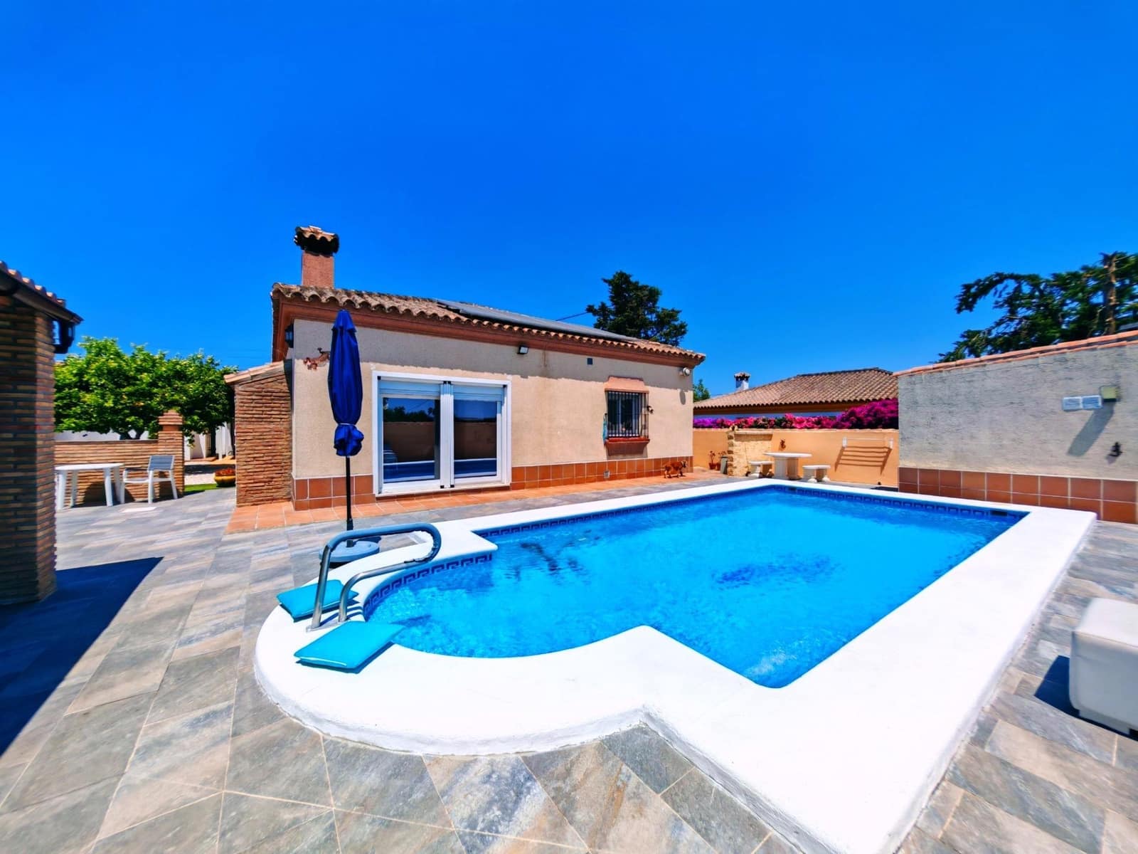 3 soverom Villa til salgs i Chiclana de la Frontera med svømmebasseng - € 349 000 (Ref: 9942657)