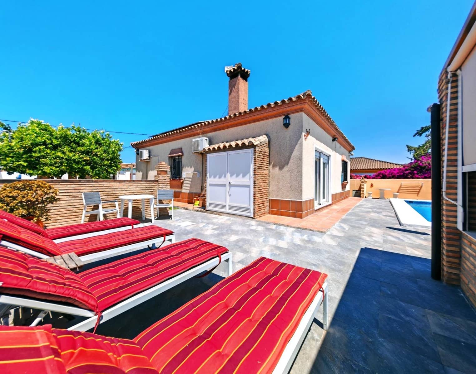 3 soverom Villa til salgs i Chiclana de la Frontera med svømmebasseng - € 349 000 (Ref: 9942657)